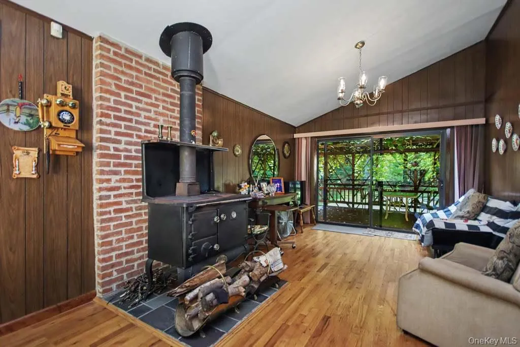 198 Pine Grove Road, Bethel, NY, 3 Bedrooms Bedrooms, 6 Rooms Rooms,1 BathroomBathrooms,Residential,For Rent,Pine Grove,0,1038995 198 Pine Grove Road, Bethel, NY, 3 Bedrooms Bedrooms, 6 Rooms Rooms,1 BathroomBathrooms,Residential,For Rent,Pine Grove,0,1038995