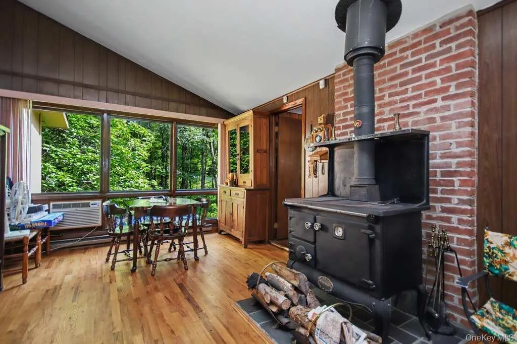 198 Pine Grove Road, Bethel, NY, 3 Bedrooms Bedrooms, 6 Rooms Rooms,1 BathroomBathrooms,Residential,For Rent,Pine Grove,0,1038995 198 Pine Grove Road, Bethel, NY, 3 Bedrooms Bedrooms, 6 Rooms Rooms,1 BathroomBathrooms,Residential,For Rent,Pine Grove,0,1038995