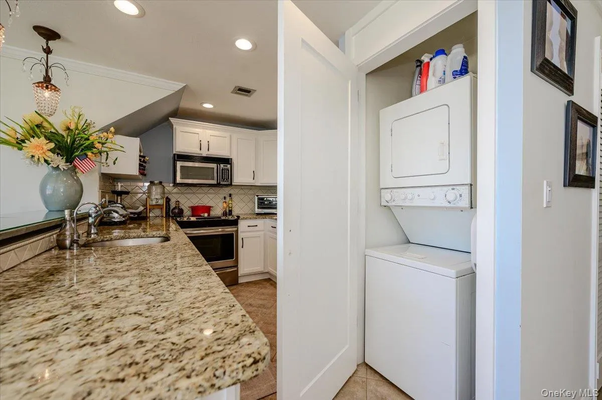 543 Broadway, Long Beach, NY, 3 Bedrooms Bedrooms, 6 Rooms Rooms,1 BathroomBathrooms,Residential,For Rent,Broadway,0,1038998 543 Broadway, Long Beach, NY, 3 Bedrooms Bedrooms, 6 Rooms Rooms,1 BathroomBathrooms,Residential,For Rent,Broadway,0,1038998