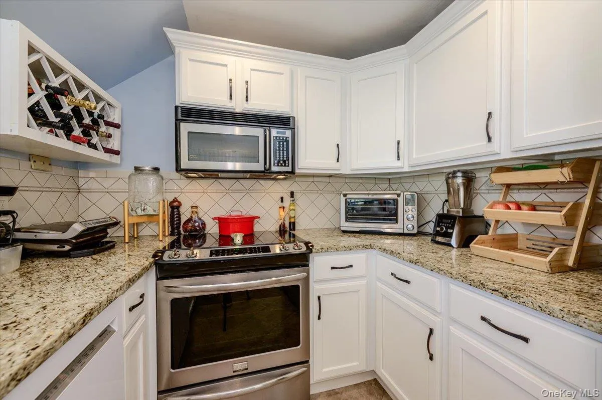 543 Broadway, Long Beach, NY, 3 Bedrooms Bedrooms, 6 Rooms Rooms,1 BathroomBathrooms,Residential,For Rent,Broadway,0,1038998 543 Broadway, Long Beach, NY, 3 Bedrooms Bedrooms, 6 Rooms Rooms,1 BathroomBathrooms,Residential,For Rent,Broadway,0,1038998
