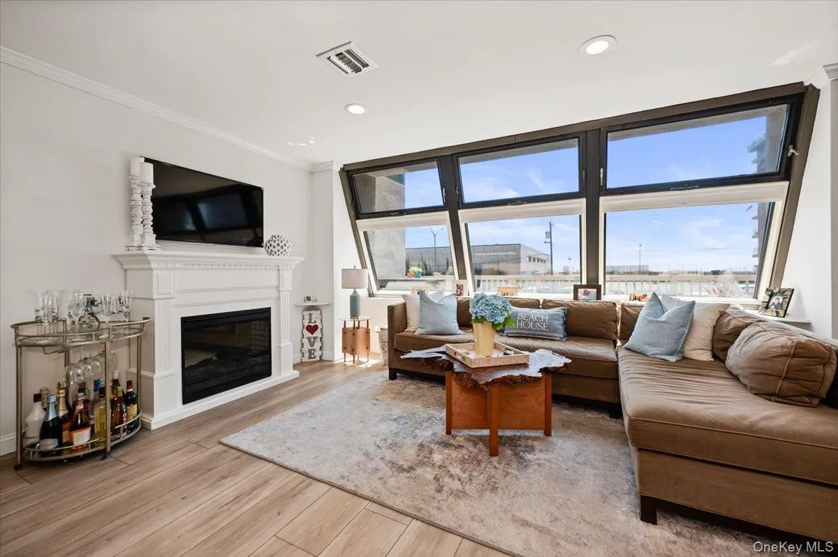 543 Broadway, Long Beach, NY, 3 Bedrooms Bedrooms, 6 Rooms Rooms,1 BathroomBathrooms,Residential,For Rent,Broadway,0,1038998 543 Broadway, Long Beach, NY, 3 Bedrooms Bedrooms, 6 Rooms Rooms,1 BathroomBathrooms,Residential,For Rent,Broadway,0,1038998