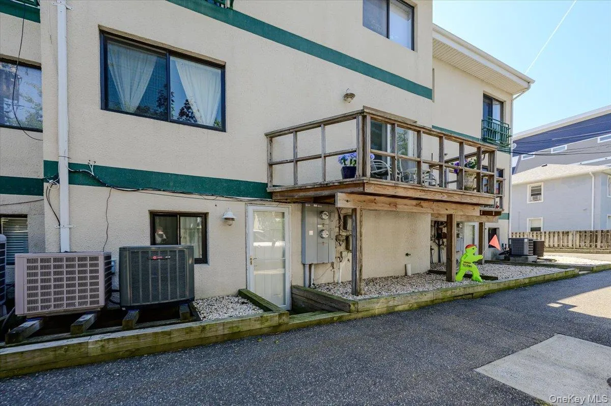 543 Broadway, Long Beach, NY, 3 Bedrooms Bedrooms, 6 Rooms Rooms,1 BathroomBathrooms,Residential,For Rent,Broadway,0,1038998 543 Broadway, Long Beach, NY, 3 Bedrooms Bedrooms, 6 Rooms Rooms,1 BathroomBathrooms,Residential,For Rent,Broadway,0,1038998