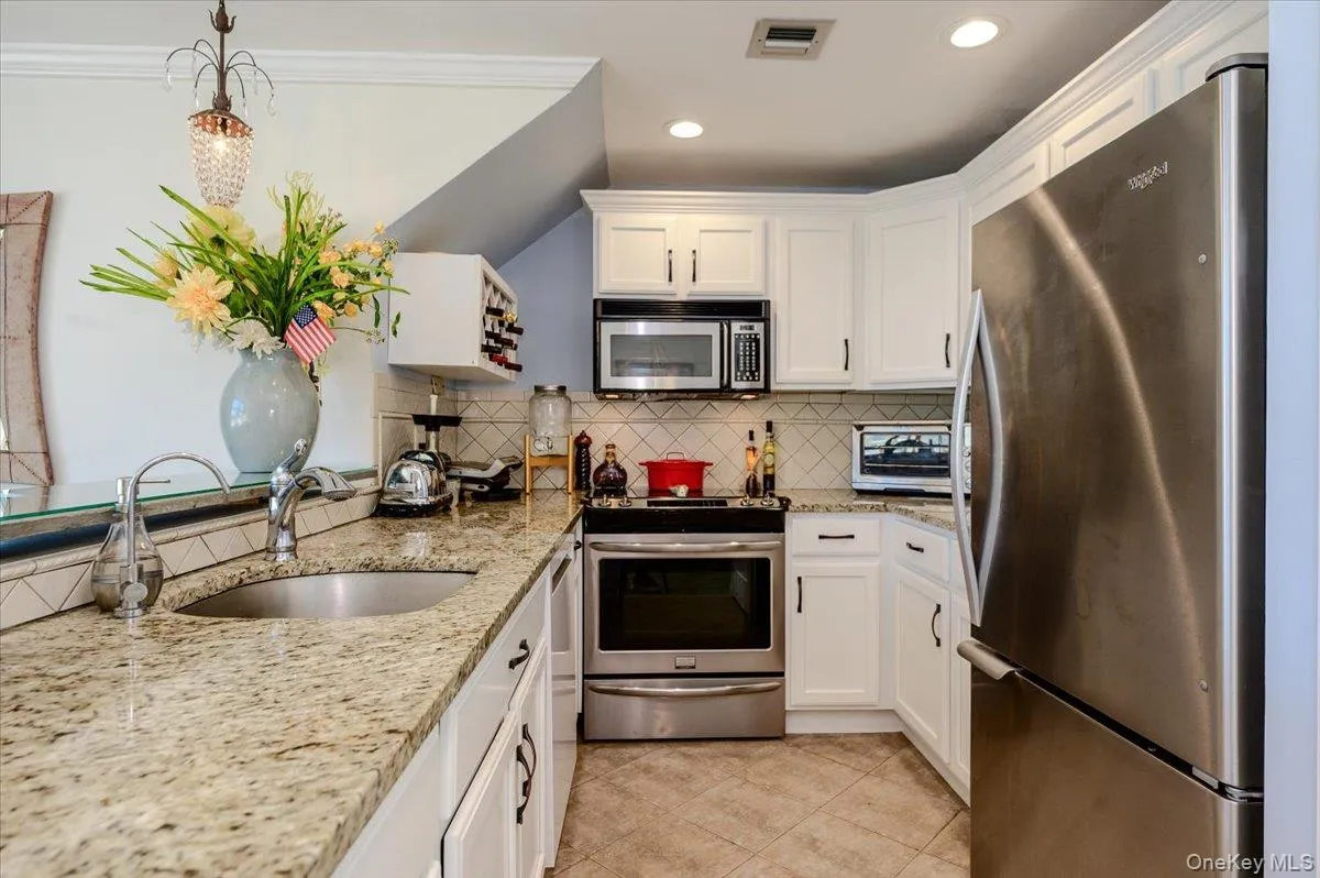 543 Broadway, Long Beach, NY, 3 Bedrooms Bedrooms, 6 Rooms Rooms,1 BathroomBathrooms,Residential,For Rent,Broadway,0,1038998 543 Broadway, Long Beach, NY, 3 Bedrooms Bedrooms, 6 Rooms Rooms,1 BathroomBathrooms,Residential,For Rent,Broadway,0,1038998