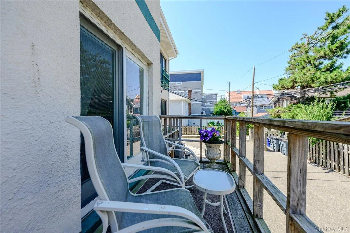 543 Broadway, Long Beach, NY, 3 Bedrooms Bedrooms, 6 Rooms Rooms,1 BathroomBathrooms,Residential,For Rent,Broadway,0,1038998 543 Broadway, Long Beach, NY, 3 Bedrooms Bedrooms, 6 Rooms Rooms,1 BathroomBathrooms,Residential,For Rent,Broadway,0,1038998