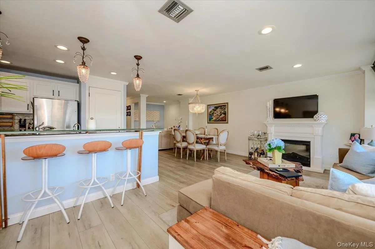 543 Broadway, Long Beach, NY, 3 Bedrooms Bedrooms, 6 Rooms Rooms,1 BathroomBathrooms,Residential,For Rent,Broadway,0,1038998 543 Broadway, Long Beach, NY, 3 Bedrooms Bedrooms, 6 Rooms Rooms,1 BathroomBathrooms,Residential,For Rent,Broadway,0,1038998