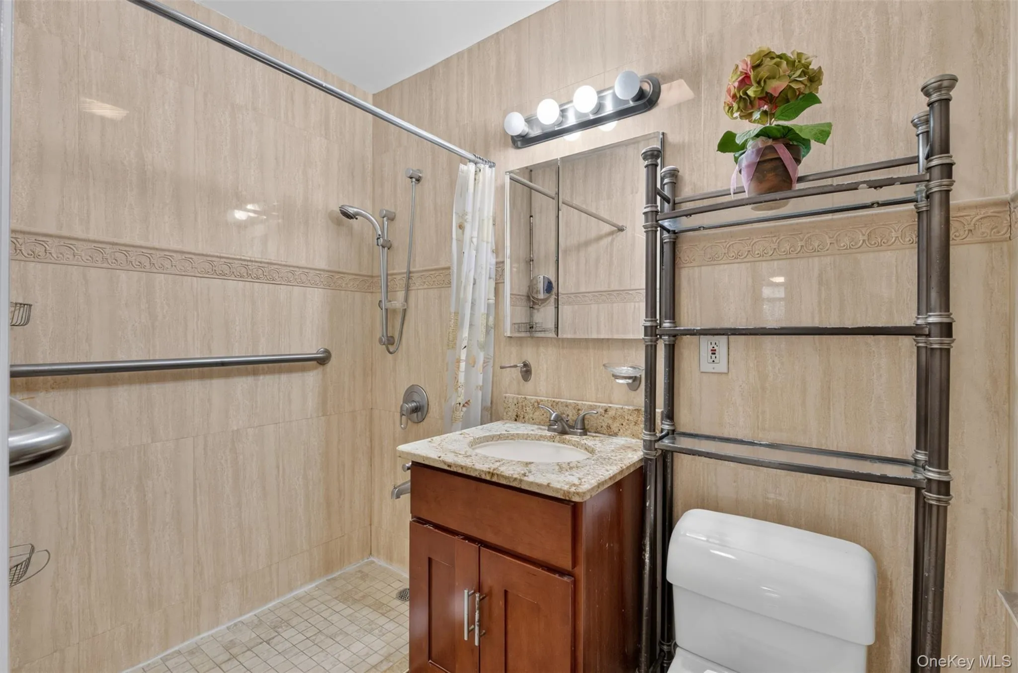 138-70 Elder Avenue, New York, NY, 3 Bedrooms Bedrooms, 7 Rooms Rooms,2 BathroomsBathrooms,Residential,For Rent,Elder,0,1039003 138-70 Elder Avenue, New York, NY, 3 Bedrooms Bedrooms, 7 Rooms Rooms,2 BathroomsBathrooms,Residential,For Rent,Elder,0,1039003
