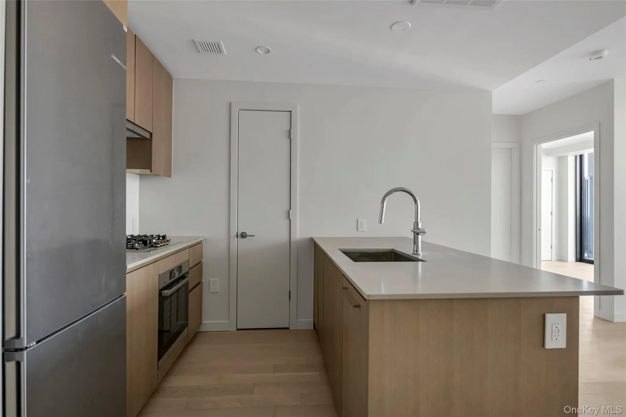 131-02B 40th Road, New York, NY, 1 Bedroom Bedrooms, 3 Rooms Rooms,1 BathroomBathrooms,Residential,For Rent,40th,0,1039007 131-02B 40th Road, New York, NY, 1 Bedroom Bedrooms, 3 Rooms Rooms,1 BathroomBathrooms,Residential,For Rent,40th,0,1039007
