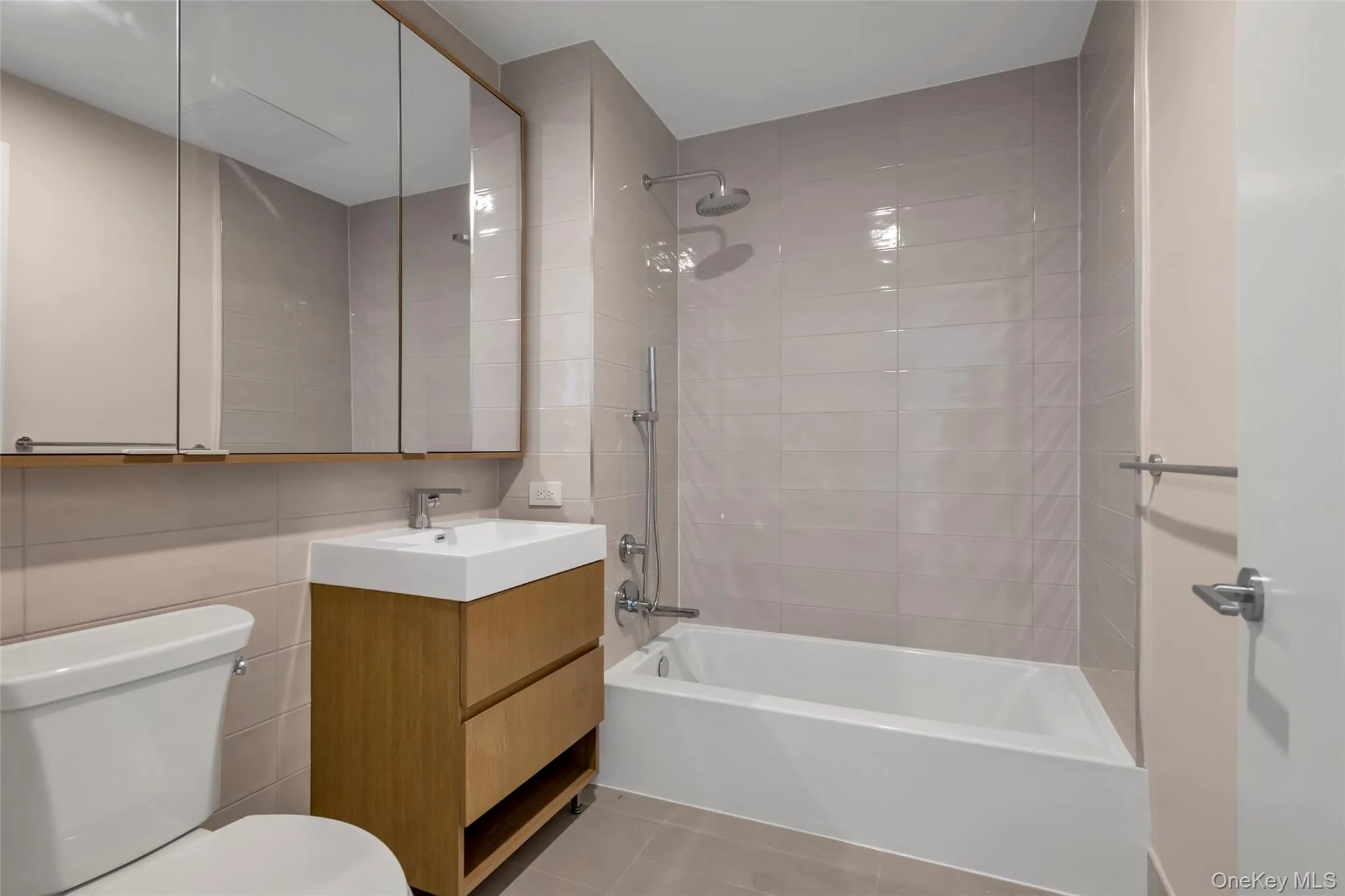131-02B 40th Road, New York, NY, 1 Bedroom Bedrooms, 3 Rooms Rooms,1 BathroomBathrooms,Residential,For Rent,40th,0,1039007 131-02B 40th Road, New York, NY, 1 Bedroom Bedrooms, 3 Rooms Rooms,1 BathroomBathrooms,Residential,For Rent,40th,0,1039007