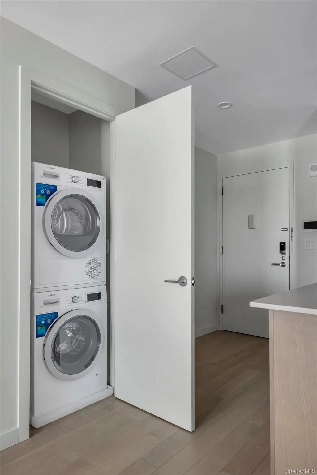 131-02B 40th Road, New York, NY, 1 Bedroom Bedrooms, 3 Rooms Rooms,1 BathroomBathrooms,Residential,For Rent,40th,0,1039007 131-02B 40th Road, New York, NY, 1 Bedroom Bedrooms, 3 Rooms Rooms,1 BathroomBathrooms,Residential,For Rent,40th,0,1039007