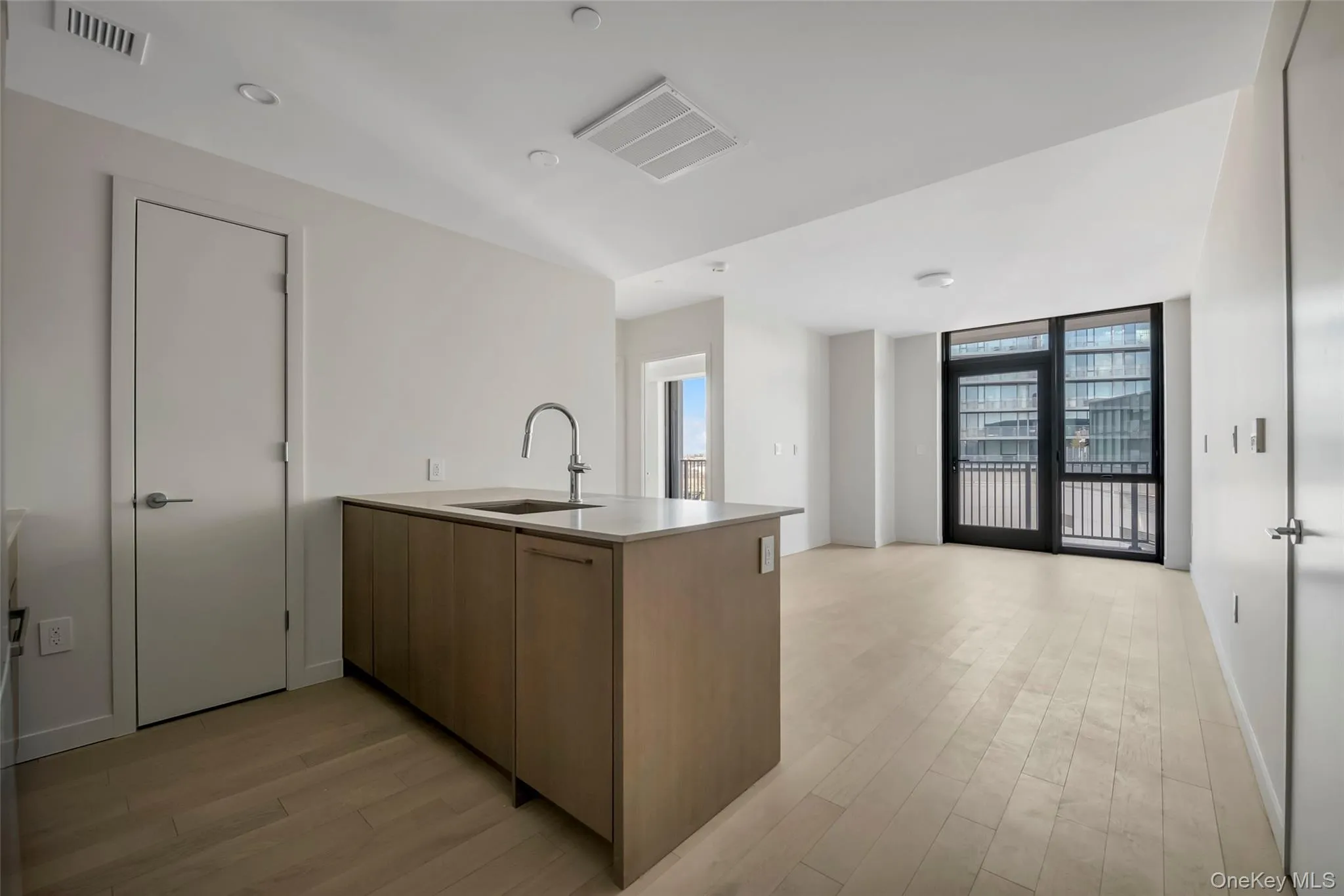 131-02B 40th Road, New York, NY, 1 Bedroom Bedrooms, 3 Rooms Rooms,1 BathroomBathrooms,Residential,For Rent,40th,0,1039007 131-02B 40th Road, New York, NY, 1 Bedroom Bedrooms, 3 Rooms Rooms,1 BathroomBathrooms,Residential,For Rent,40th,0,1039007