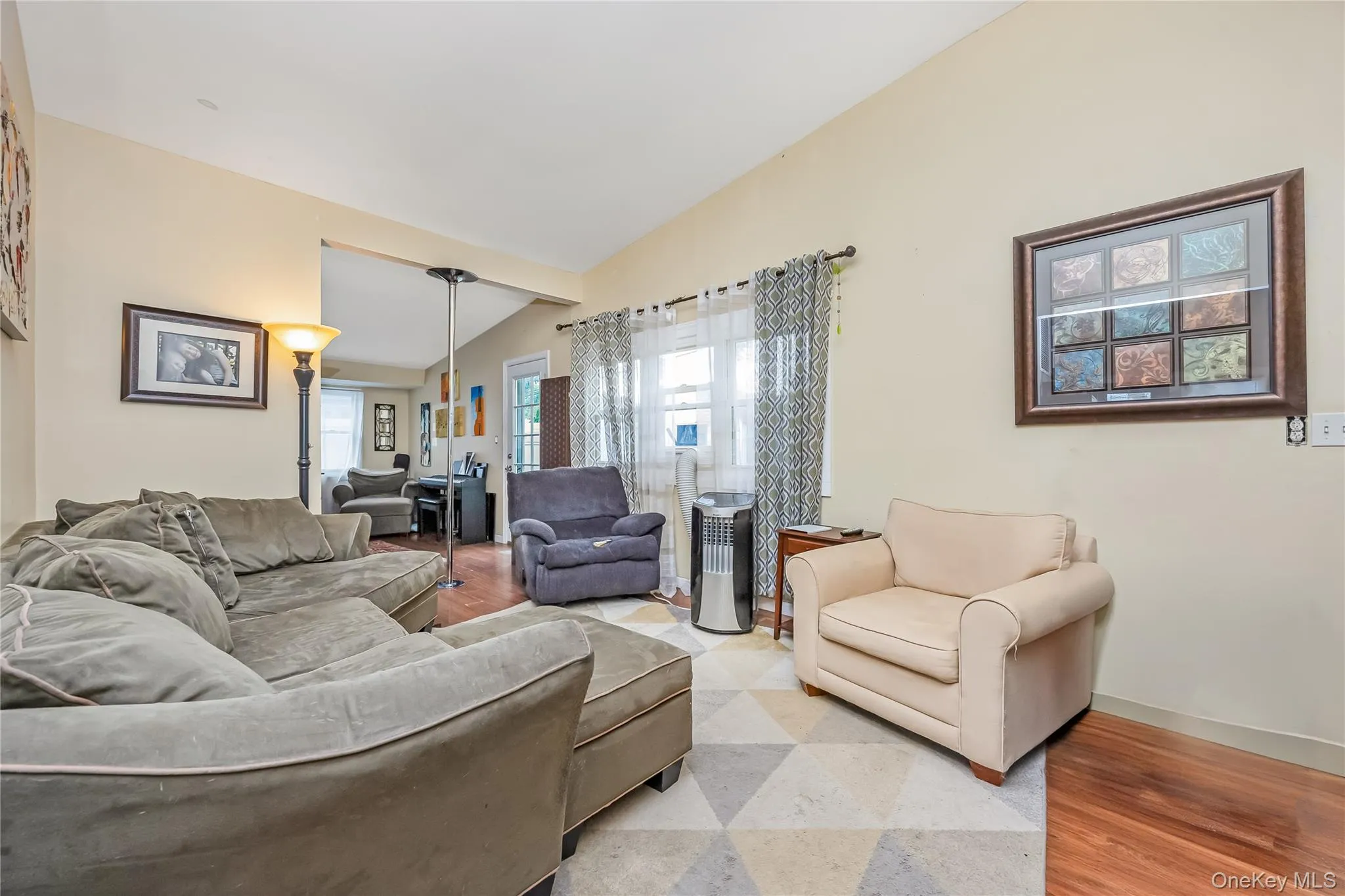 25 Beverly Street, Islip, NY, 3 Bedrooms Bedrooms, 7 Rooms Rooms,1 BathroomBathrooms,Residential,For Rent,Beverly,0,1039015 25 Beverly Street, Islip, NY, 3 Bedrooms Bedrooms, 7 Rooms Rooms,1 BathroomBathrooms,Residential,For Rent,Beverly,0,1039015