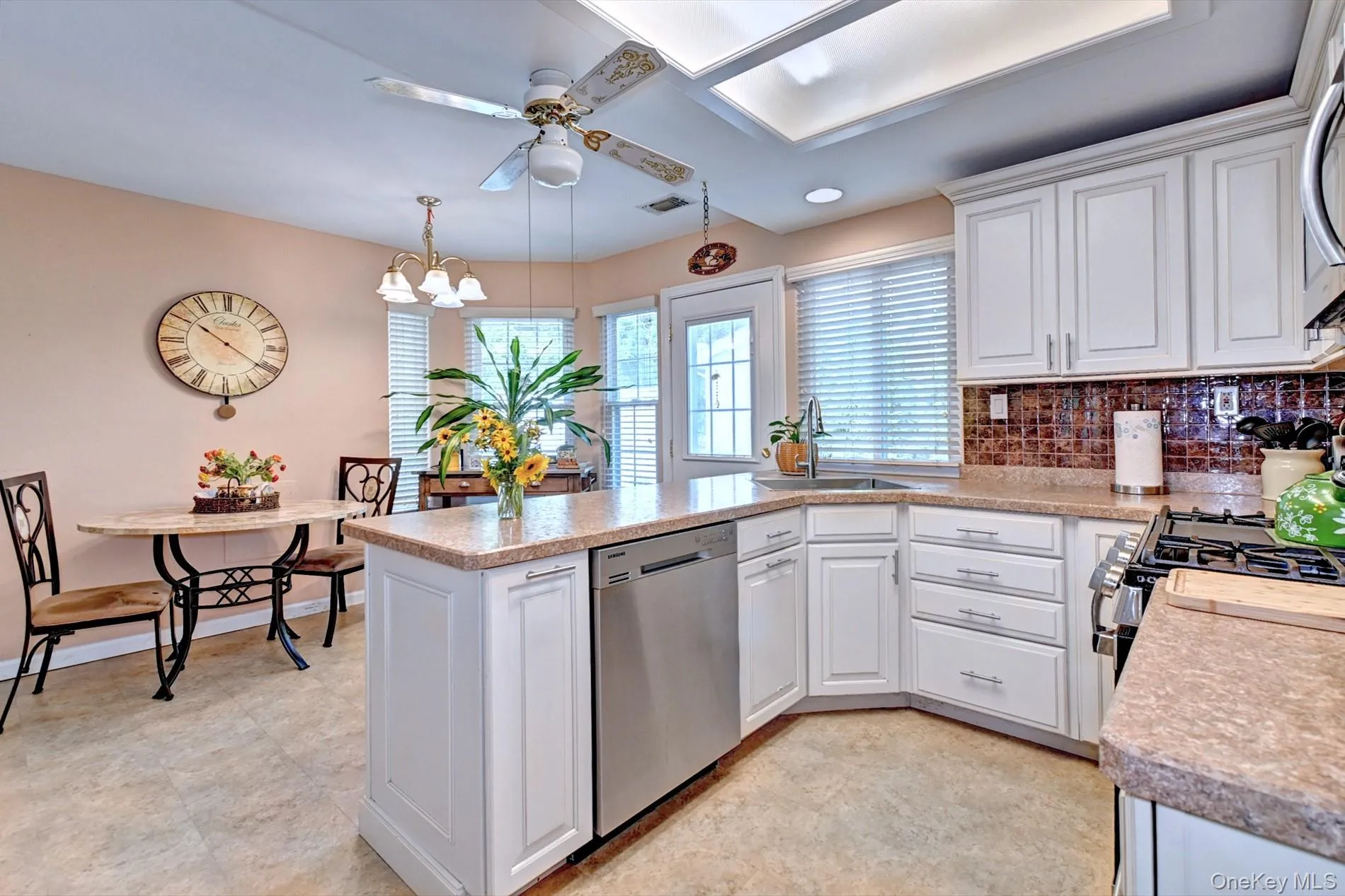 272 Glen Drive, Brookhaven, NY, 2 Bedrooms Bedrooms, 5 Rooms Rooms,2 BathroomsBathrooms,Residential,For Rent,Glen,0,1039018 272 Glen Drive, Brookhaven, NY, 2 Bedrooms Bedrooms, 5 Rooms Rooms,2 BathroomsBathrooms,Residential,For Rent,Glen,0,1039018