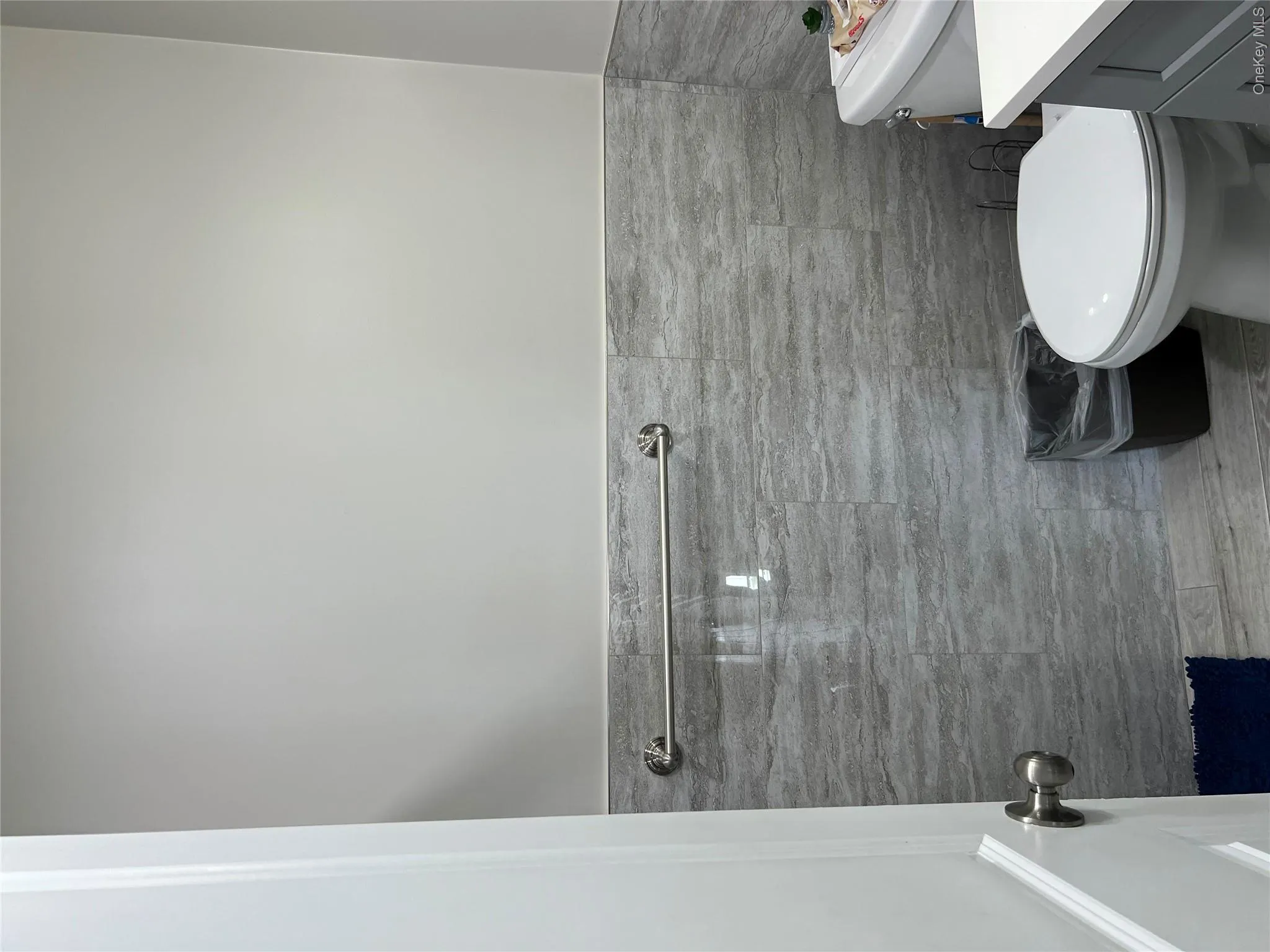 Full bathroom Full bathroom