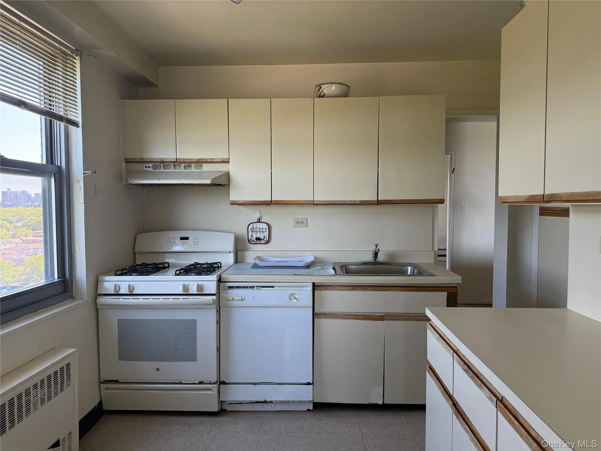 61-20 Grand Central Parkway, New York, NY, 3 Bedrooms Bedrooms, 6 Rooms Rooms,2 BathroomsBathrooms,Residential,For Rent,Grand Central,0,1039025 61-20 Grand Central Parkway, New York, NY, 3 Bedrooms Bedrooms, 6 Rooms Rooms,2 BathroomsBathrooms,Residential,For Rent,Grand Central,0,1039025