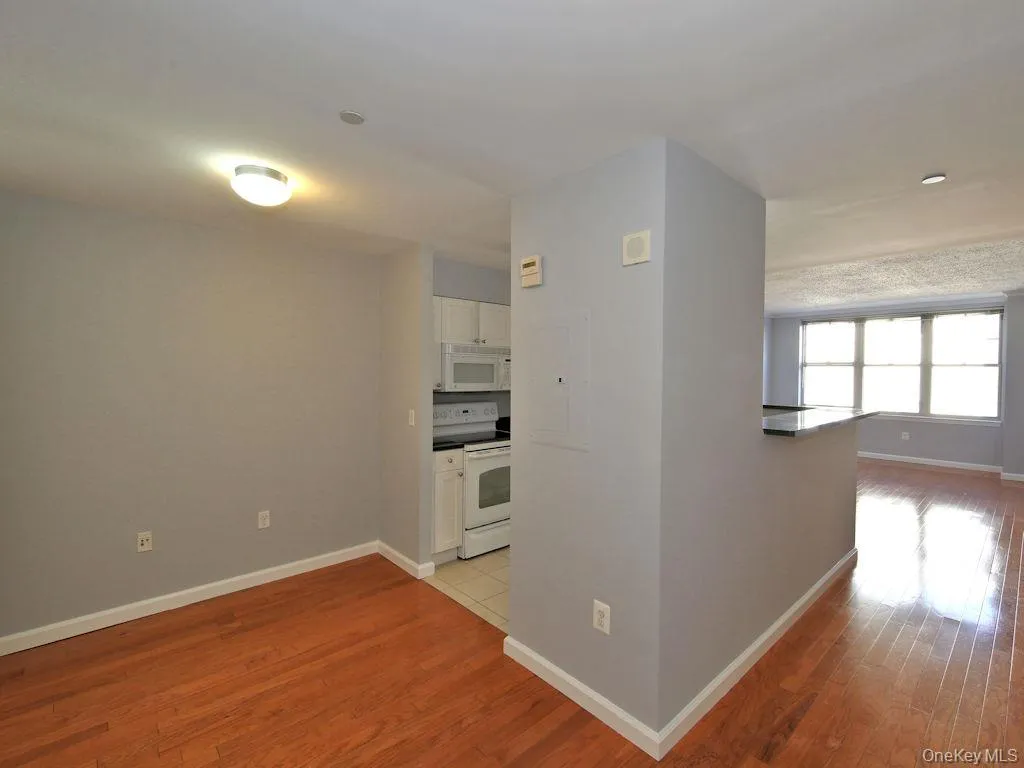 300 Mamaroneck Avenue, White Plains, NY, 1 Bedroom Bedrooms, 3 Rooms Rooms,1 BathroomBathrooms,Residential Lease,For Rent,Mamaroneck,0,1039026 300 Mamaroneck Avenue, White Plains, NY, 1 Bedroom Bedrooms, 3 Rooms Rooms,1 BathroomBathrooms,Residential Lease,For Rent,Mamaroneck,0,1039026