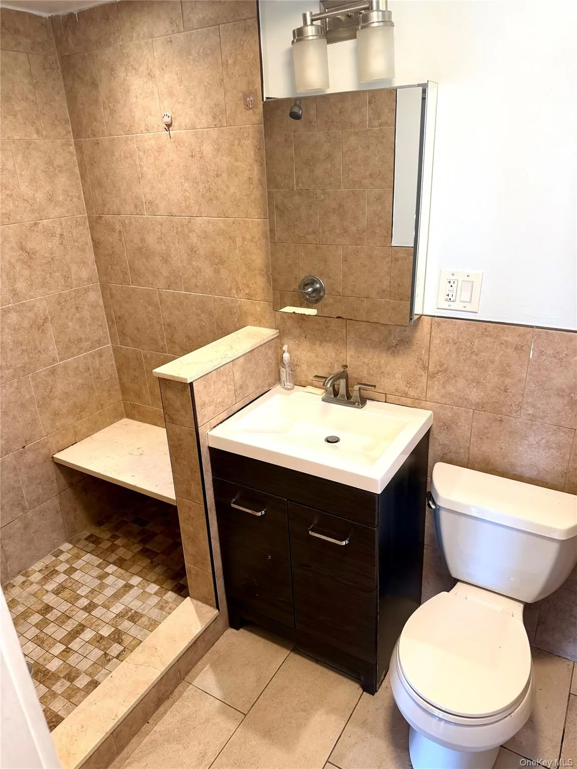 Bathroom 3 (Lower) Bathroom 3 (Lower)
