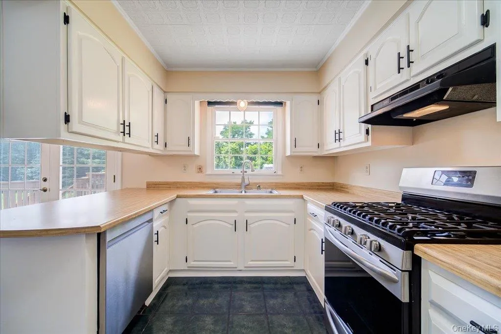 207 Butter Hill Drive, New Windsor, NY, 5 Bedrooms Bedrooms, 9 Rooms Rooms,2 BathroomsBathrooms,Residential,For Rent,Butter Hill,0,1039033 207 Butter Hill Drive, New Windsor, NY, 5 Bedrooms Bedrooms, 9 Rooms Rooms,2 BathroomsBathrooms,Residential,For Rent,Butter Hill,0,1039033