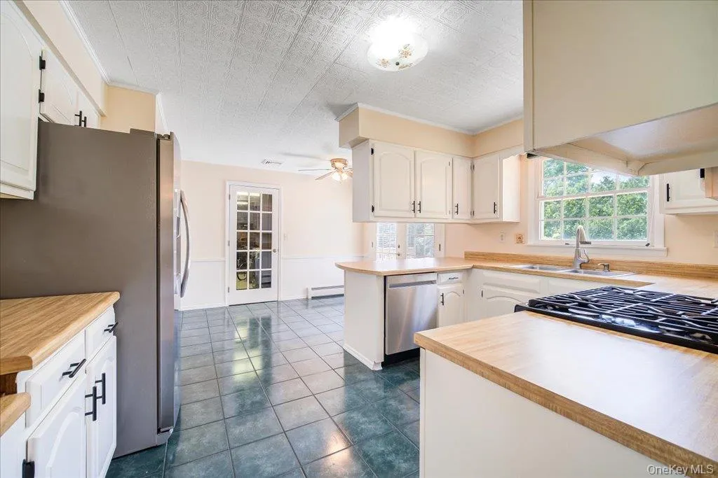 207 Butter Hill Drive, New Windsor, NY, 5 Bedrooms Bedrooms, 9 Rooms Rooms,2 BathroomsBathrooms,Residential,For Rent,Butter Hill,0,1039033 207 Butter Hill Drive, New Windsor, NY, 5 Bedrooms Bedrooms, 9 Rooms Rooms,2 BathroomsBathrooms,Residential,For Rent,Butter Hill,0,1039033