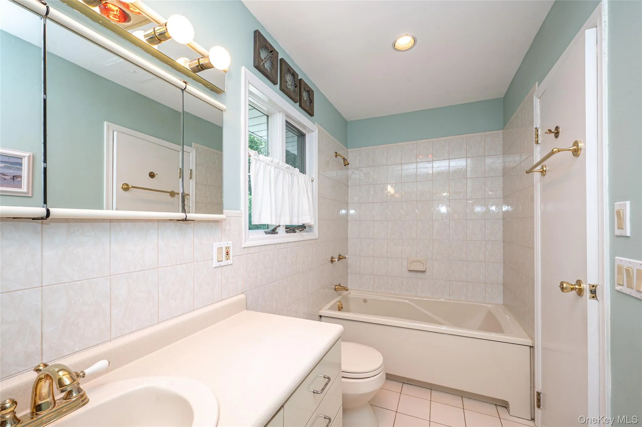 40 Somerset Drive, Smithtown, NY, 3 Bedrooms Bedrooms, 7 Rooms Rooms,1 BathroomBathrooms,Residential Lease,For Rent,Somerset,0,1039038 40 Somerset Drive, Smithtown, NY, 3 Bedrooms Bedrooms, 7 Rooms Rooms,1 BathroomBathrooms,Residential Lease,For Rent,Somerset,0,1039038