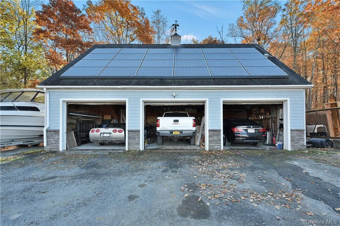 Garage with solar panels Garage with solar panels
