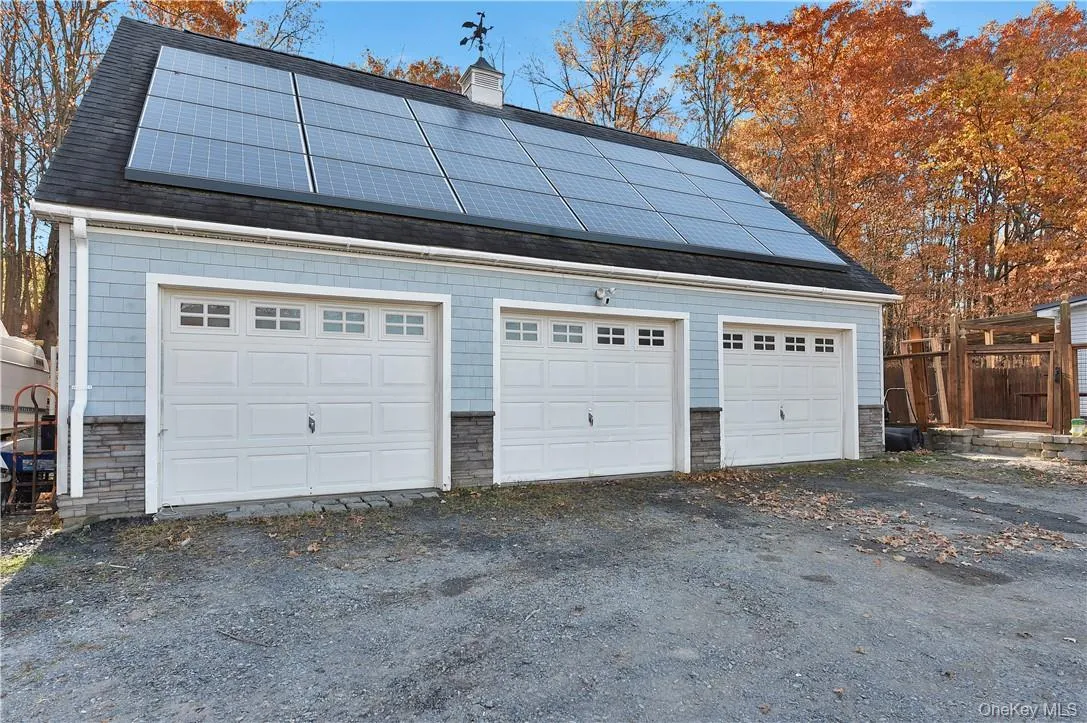 Garage with solar panels Garage with solar panels