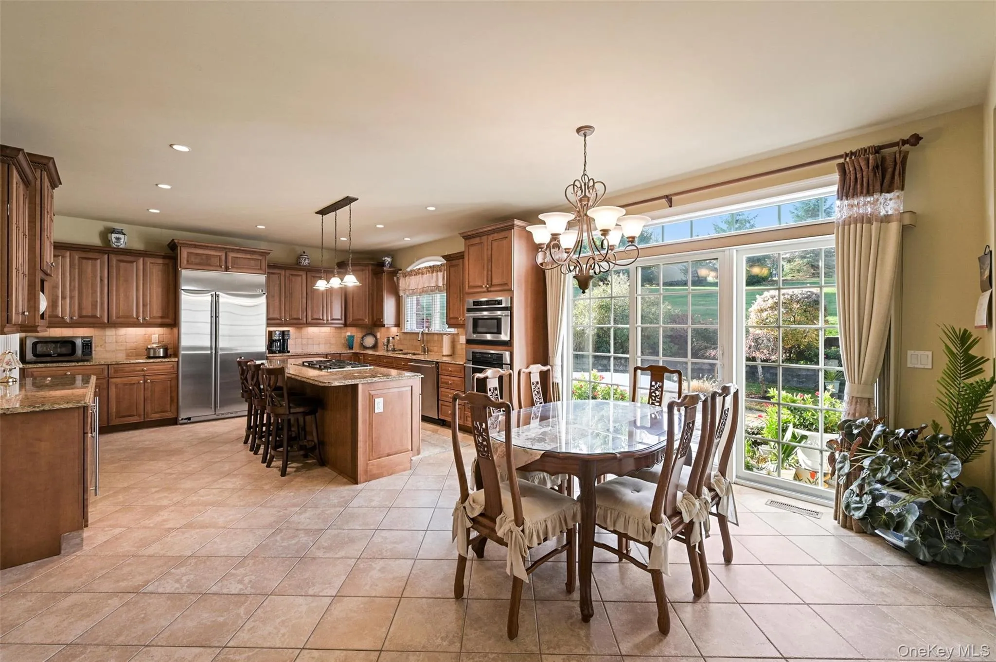 Eat in kitchen with access to back patio area Eat in kitchen with access to back patio area