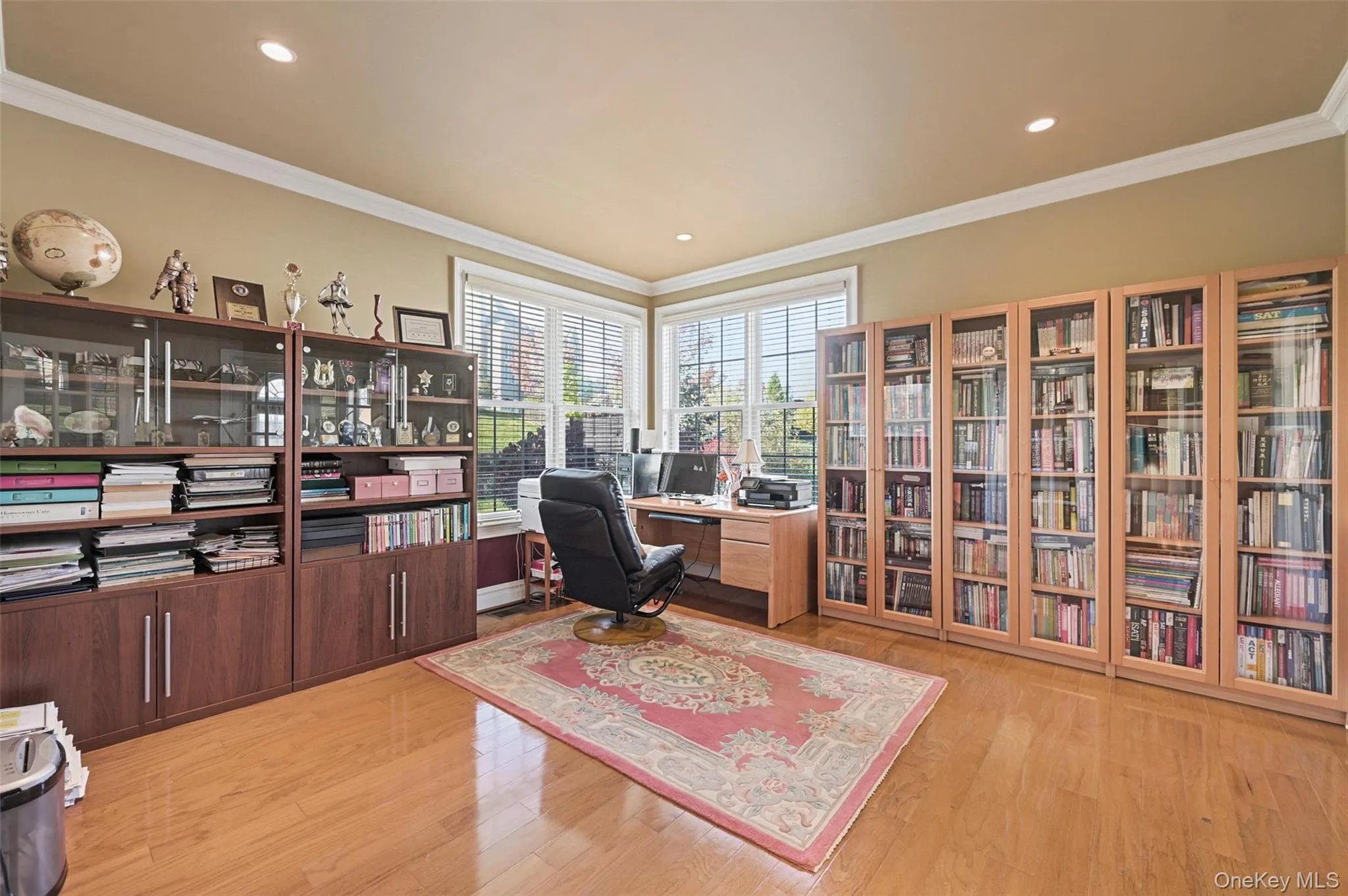 Library/home office or a hobby room. Library/home office or a hobby room.