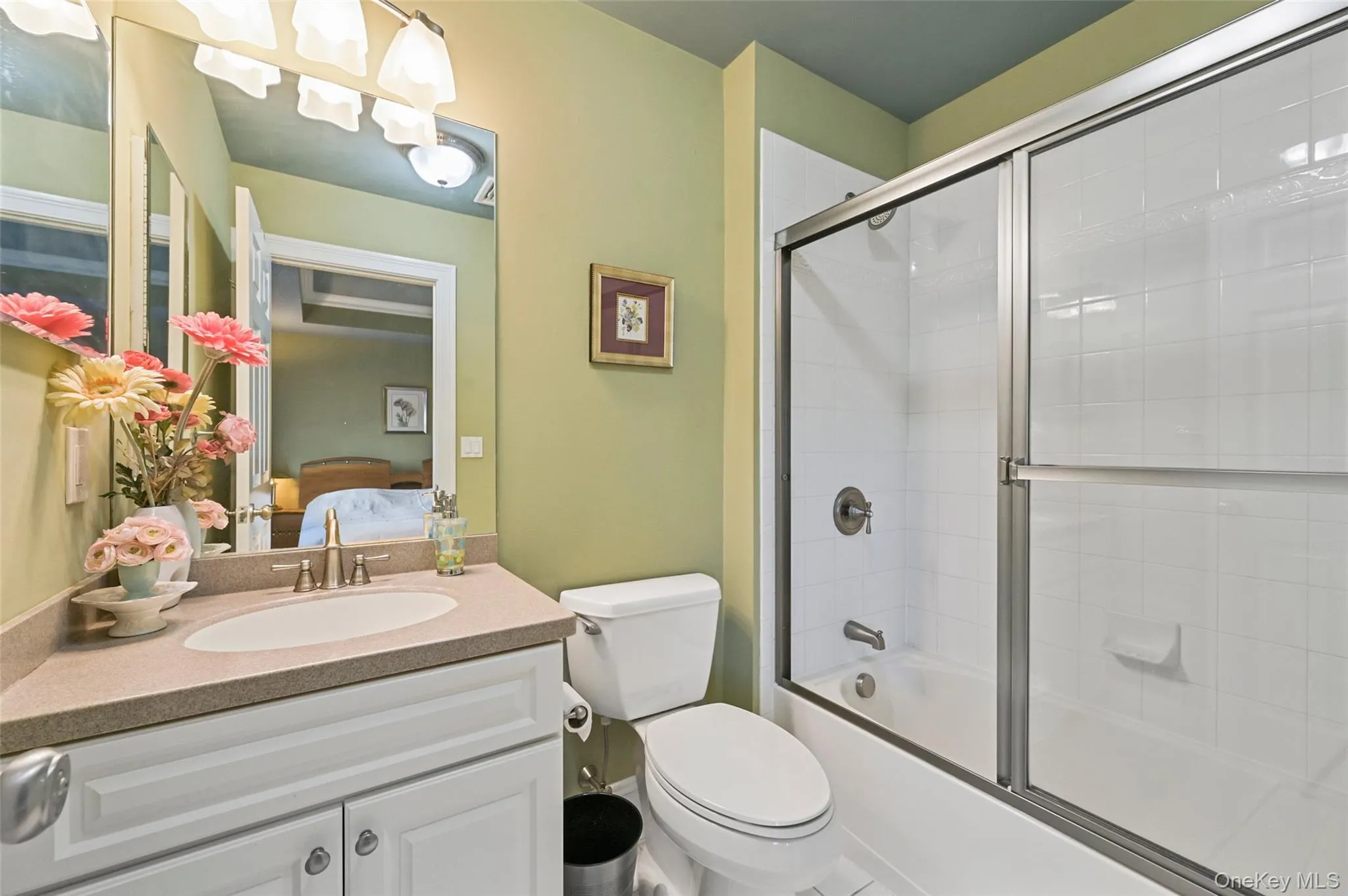 Full bath off the bedroom Full bath off the bedroom