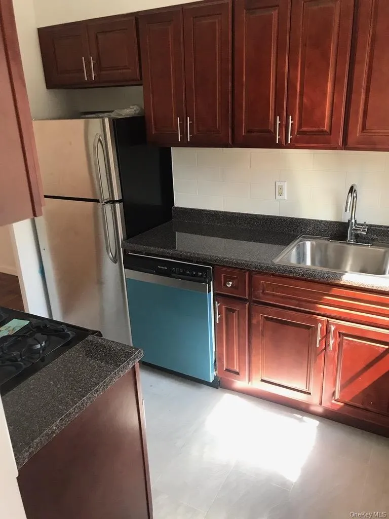 1515 Metropolitan Avenue, New York, NY, 2 Bedrooms Bedrooms, 3 Rooms Rooms,1 BathroomBathrooms,Residential,For Rent,Metropolitan,0,1039056 1515 Metropolitan Avenue, New York, NY, 2 Bedrooms Bedrooms, 3 Rooms Rooms,1 BathroomBathrooms,Residential,For Rent,Metropolitan,0,1039056