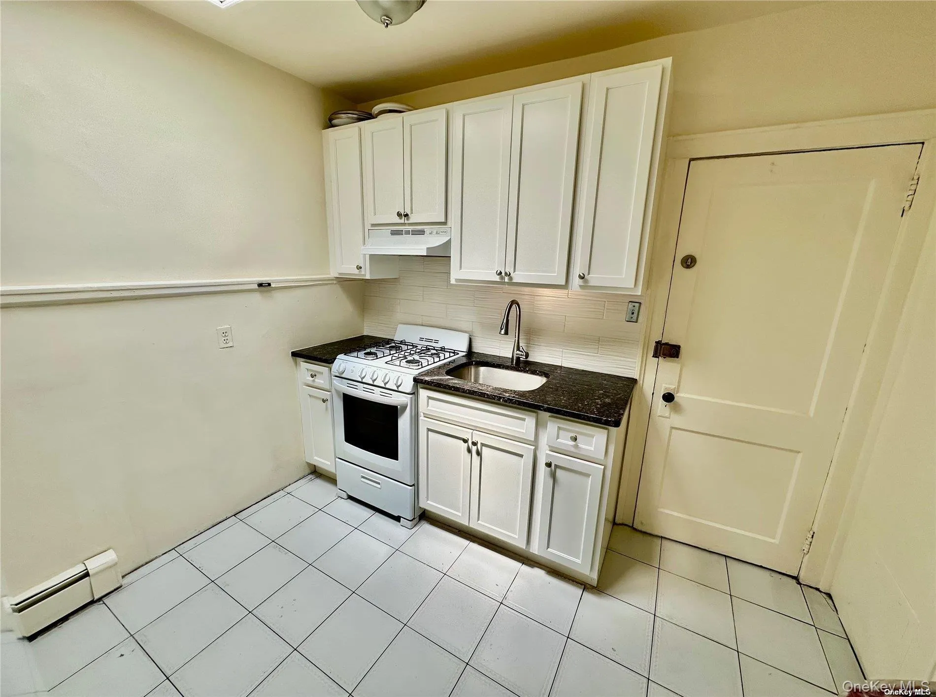 918 Hempstead Street, Hempstead, NY, 1 Bedroom Bedrooms, 3 Rooms Rooms,1 BathroomBathrooms,Residential Lease,For Rent,Hempstead,0,1039079 918 Hempstead Street, Hempstead, NY, 1 Bedroom Bedrooms, 3 Rooms Rooms,1 BathroomBathrooms,Residential Lease,For Rent,Hempstead,0,1039079