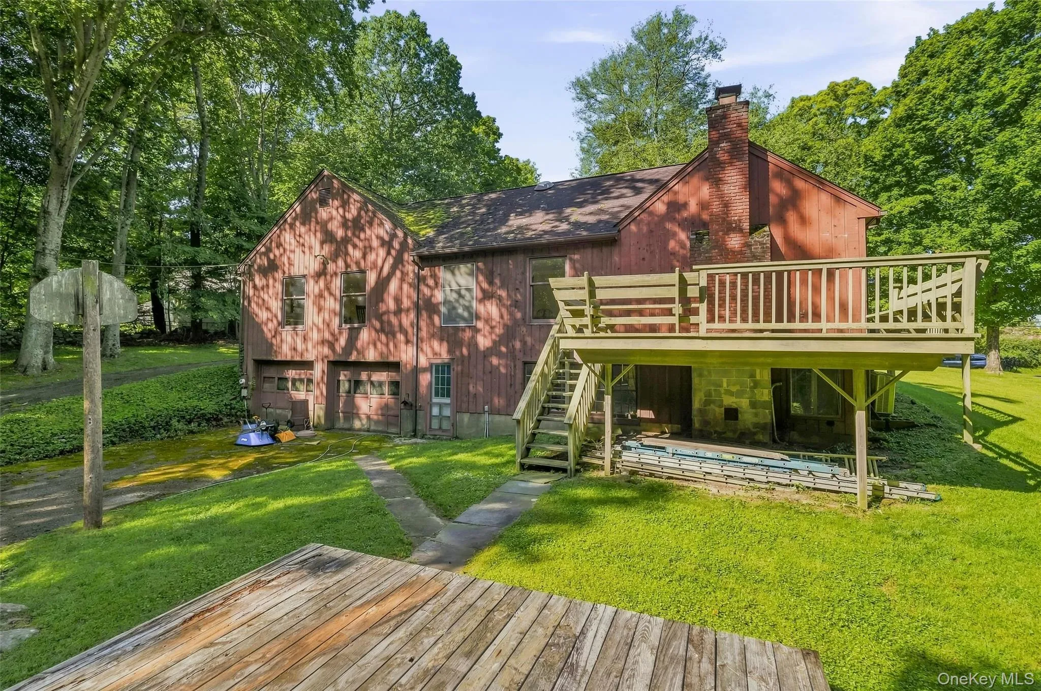Here is a rear view of the house. There is a platform for placing a hot tub. Here is a rear view of the house. There is a platform for placing a hot tub.