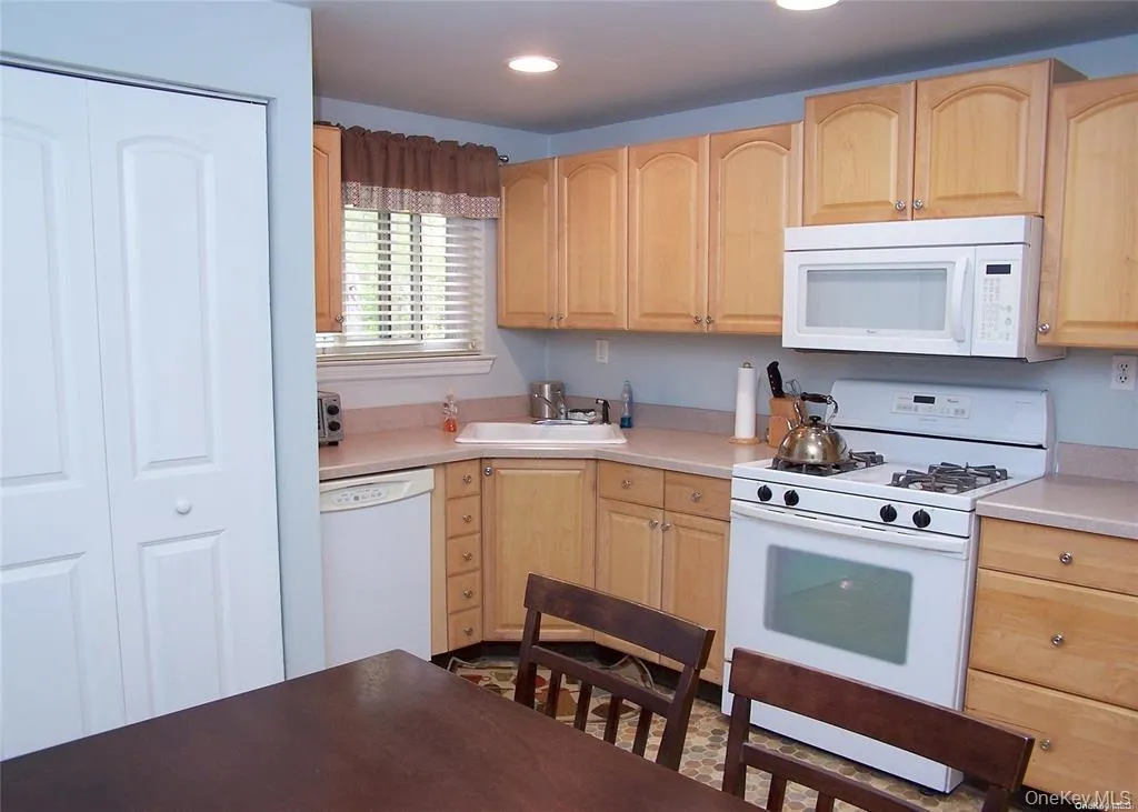159 Cambridge Drive, Brookhaven, NY, 1 Bedroom Bedrooms, 4 Rooms Rooms,1 BathroomBathrooms,Residential,For Rent,Cambridge,0,1039091 159 Cambridge Drive, Brookhaven, NY, 1 Bedroom Bedrooms, 4 Rooms Rooms,1 BathroomBathrooms,Residential,For Rent,Cambridge,0,1039091