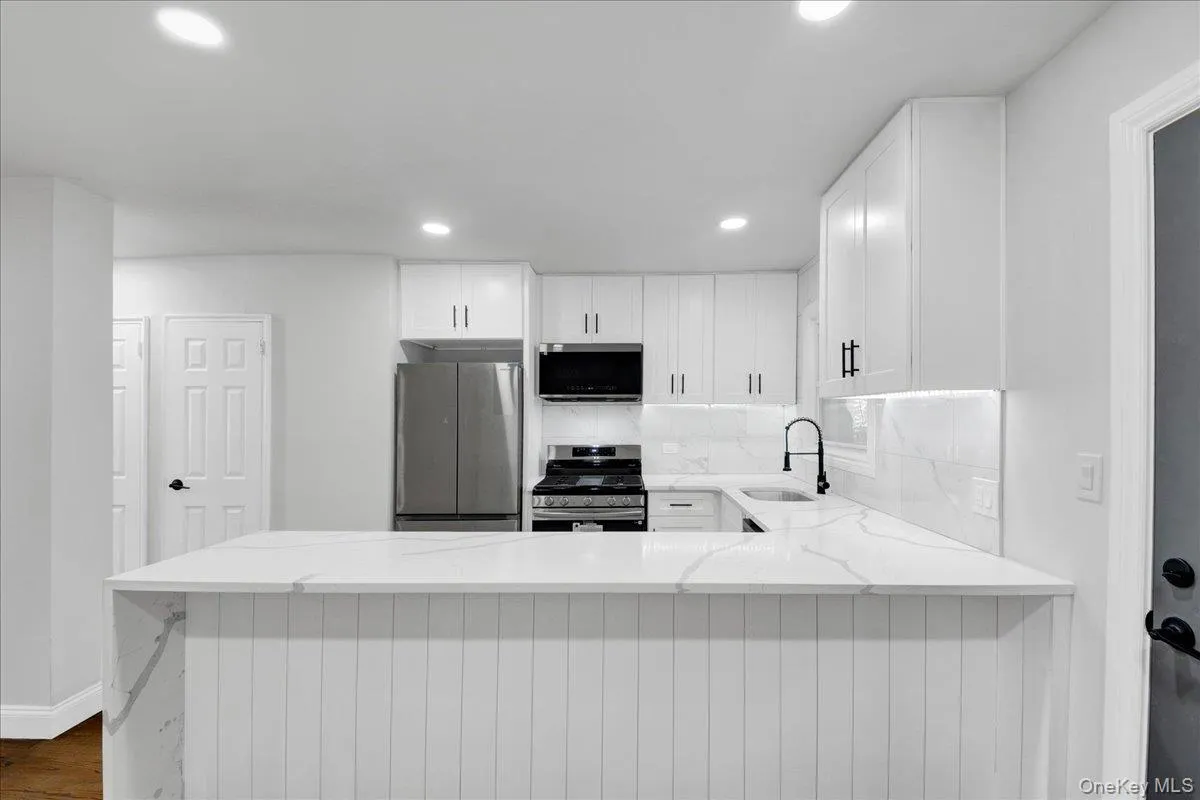 1052 227th Street, New York, NY, 4 Bedrooms Bedrooms, 6 Rooms Rooms,2 BathroomsBathrooms,Residential,For Rent,227th,0,1039093 1052 227th Street, New York, NY, 4 Bedrooms Bedrooms, 6 Rooms Rooms,2 BathroomsBathrooms,Residential,For Rent,227th,0,1039093