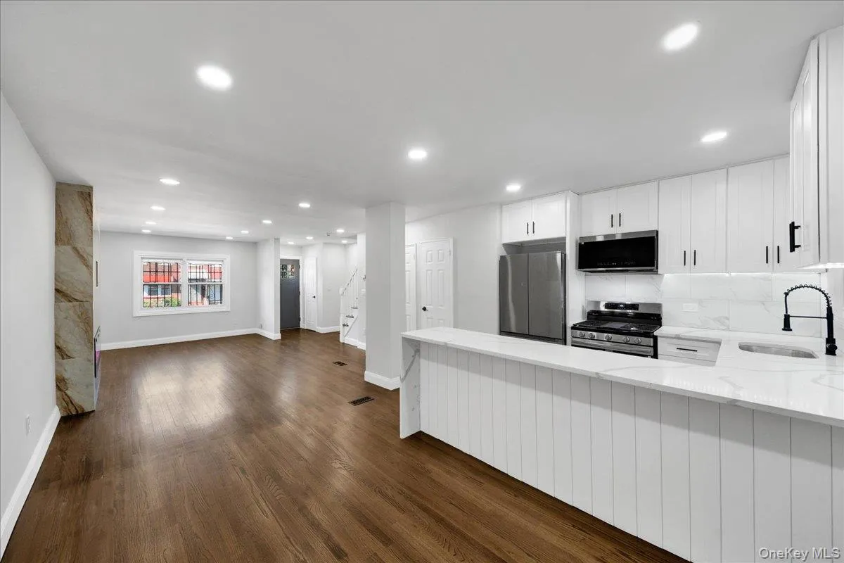 1052 227th Street, New York, NY, 4 Bedrooms Bedrooms, 6 Rooms Rooms,2 BathroomsBathrooms,Residential,For Rent,227th,0,1039093 1052 227th Street, New York, NY, 4 Bedrooms Bedrooms, 6 Rooms Rooms,2 BathroomsBathrooms,Residential,For Rent,227th,0,1039093