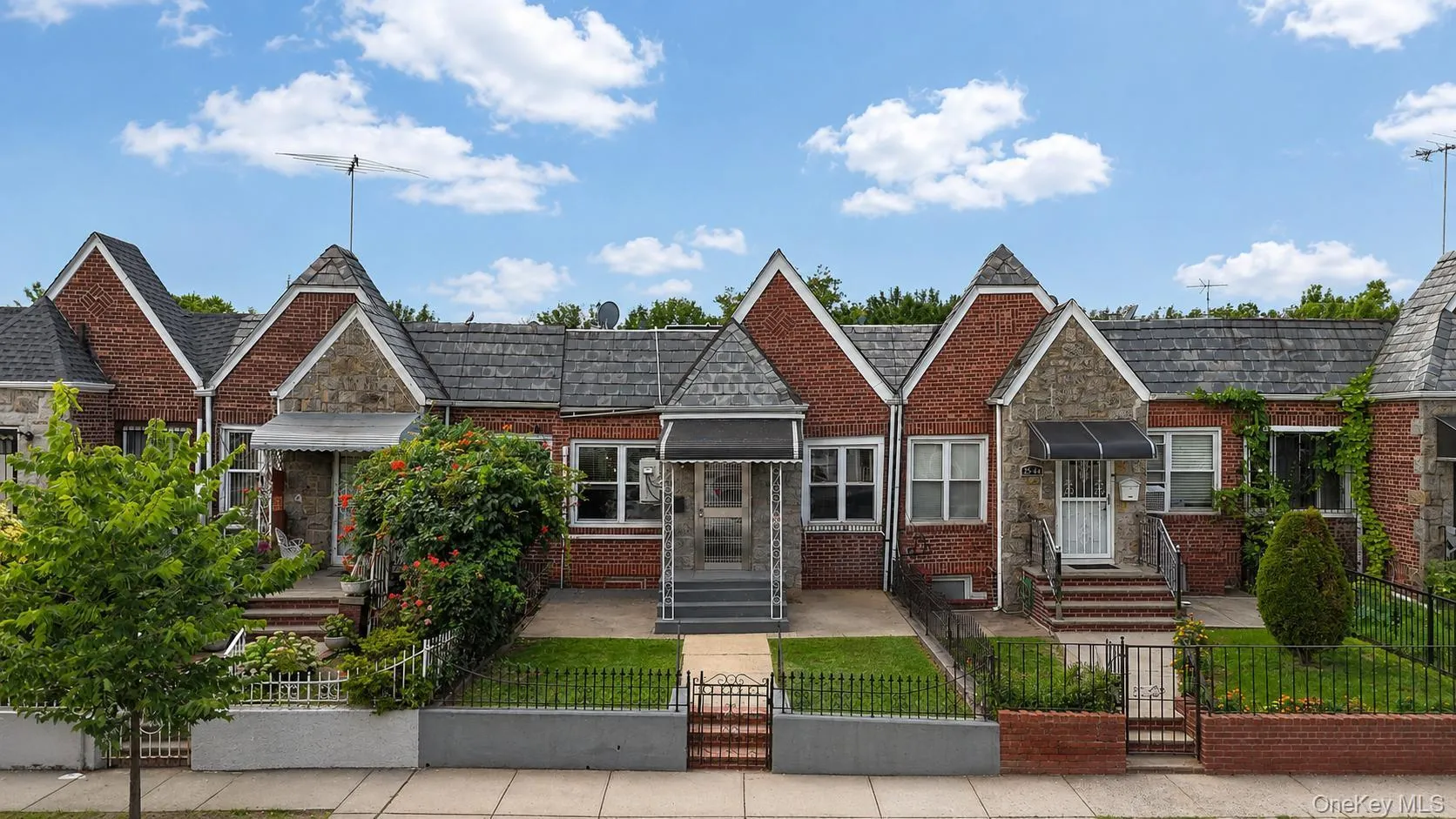 25-50 86th Street, New York, NY, 2 Bedrooms Bedrooms, 8 Rooms Rooms,2 BathroomsBathrooms,Residential,For Rent,86th,0,1039099 25-50 86th Street, New York, NY, 2 Bedrooms Bedrooms, 8 Rooms Rooms,2 BathroomsBathrooms,Residential,For Rent,86th,0,1039099