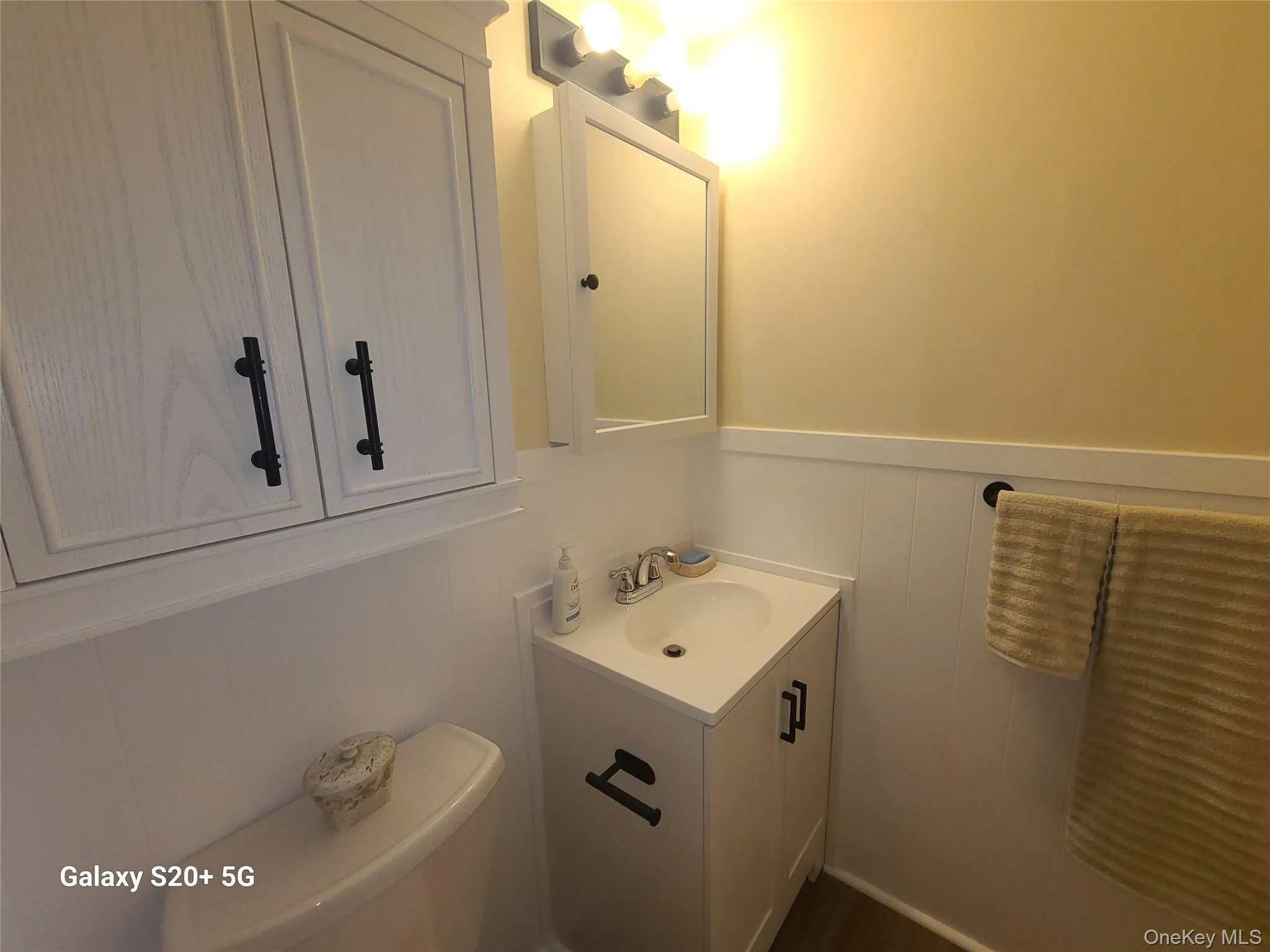Updated vanity,sink,toilet & bath! Updated vanity,sink,toilet & bath!