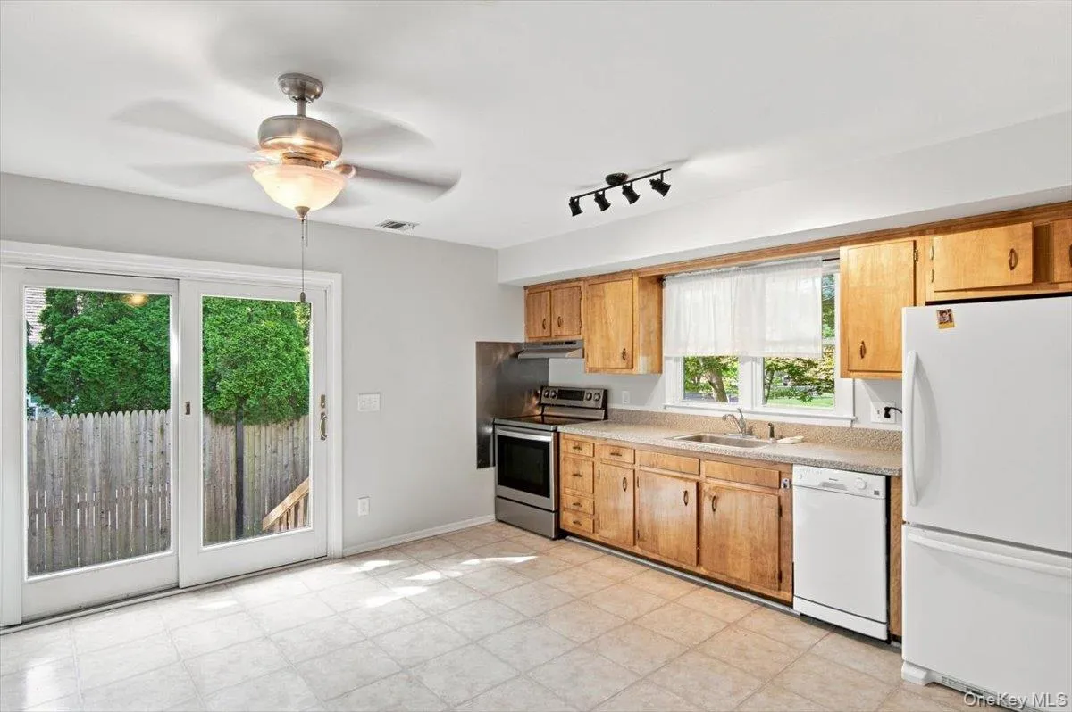 189 Belleview Avenue, Brookhaven, NY, 3 Bedrooms Bedrooms, 7 Rooms Rooms,2 BathroomsBathrooms,Residential,For Rent,Belleview,0,1039117 189 Belleview Avenue, Brookhaven, NY, 3 Bedrooms Bedrooms, 7 Rooms Rooms,2 BathroomsBathrooms,Residential,For Rent,Belleview,0,1039117