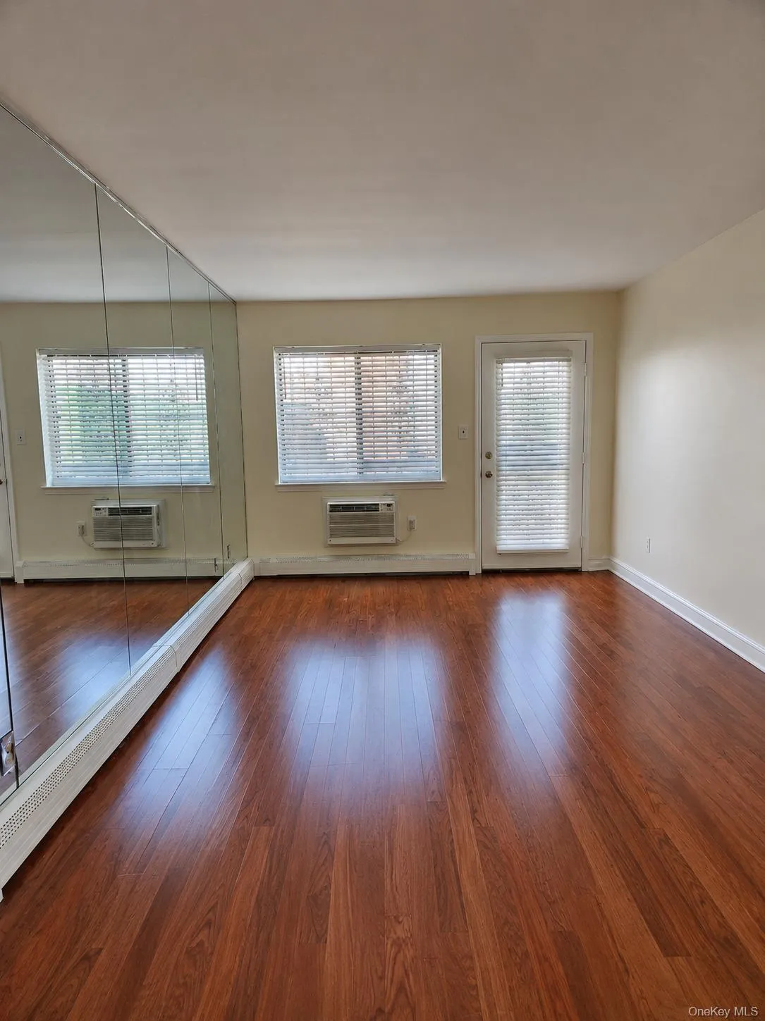 9711 Conduit Avenue, New York, NY, 1 Bedroom Bedrooms, 3 Rooms Rooms,1 BathroomBathrooms,Residential,For Rent,Conduit,0,1039124 9711 Conduit Avenue, New York, NY, 1 Bedroom Bedrooms, 3 Rooms Rooms,1 BathroomBathrooms,Residential,For Rent,Conduit,0,1039124