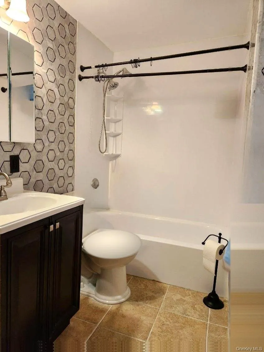 9711 Conduit Avenue, New York, NY, 1 Bedroom Bedrooms, 3 Rooms Rooms,1 BathroomBathrooms,Residential,For Rent,Conduit,0,1039124 9711 Conduit Avenue, New York, NY, 1 Bedroom Bedrooms, 3 Rooms Rooms,1 BathroomBathrooms,Residential,For Rent,Conduit,0,1039124