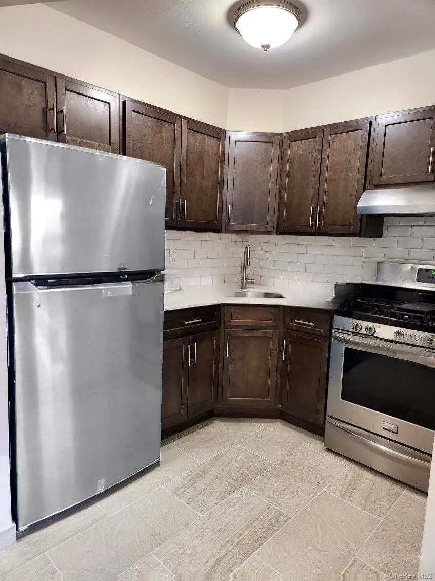 9711 Conduit Avenue, New York, NY, 1 Bedroom Bedrooms, 3 Rooms Rooms,1 BathroomBathrooms,Residential,For Rent,Conduit,0,1039124 9711 Conduit Avenue, New York, NY, 1 Bedroom Bedrooms, 3 Rooms Rooms,1 BathroomBathrooms,Residential,For Rent,Conduit,0,1039124