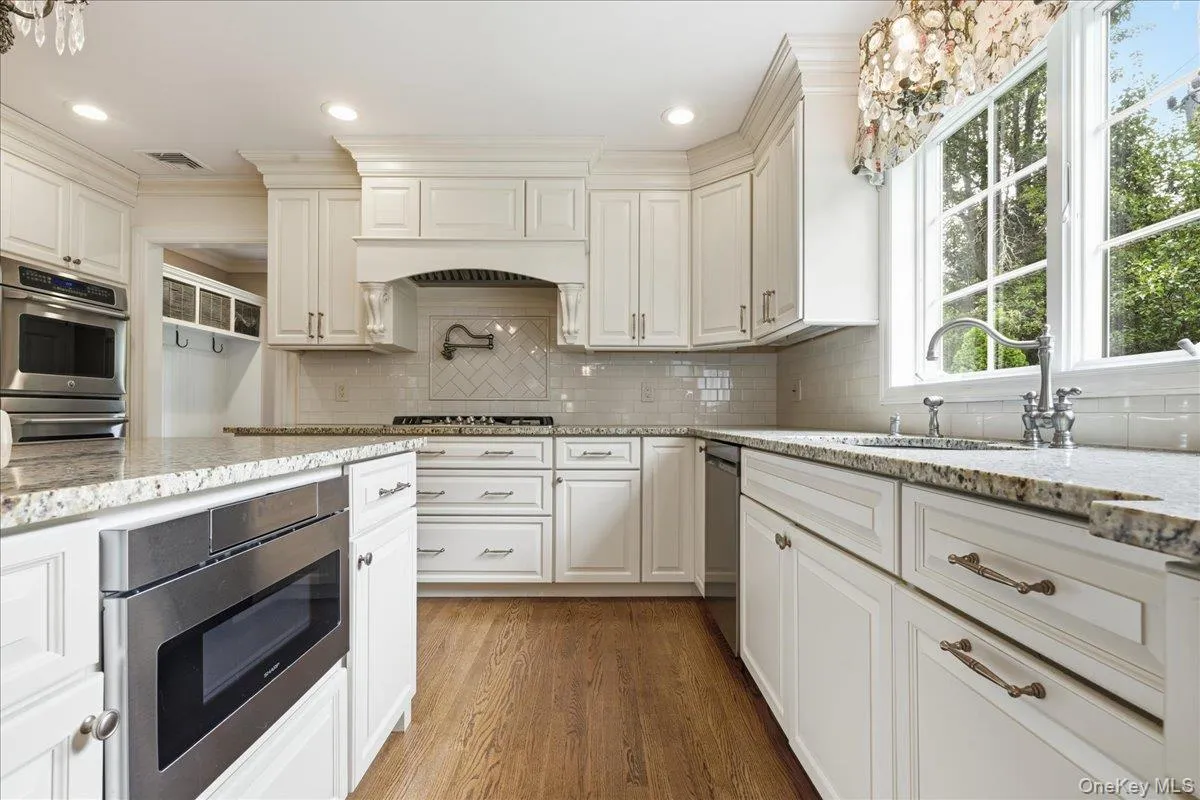60 Kenwood Road, Hempstead, NY, 4 Bedrooms Bedrooms, 10 Rooms Rooms,3 BathroomsBathrooms,Residential,For Rent,Kenwood,0,1039129 60 Kenwood Road, Hempstead, NY, 4 Bedrooms Bedrooms, 10 Rooms Rooms,3 BathroomsBathrooms,Residential,For Rent,Kenwood,0,1039129