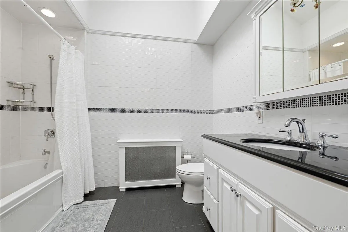 60 Kenwood Road, Hempstead, NY, 4 Bedrooms Bedrooms, 10 Rooms Rooms,3 BathroomsBathrooms,Residential,For Rent,Kenwood,0,1039129 60 Kenwood Road, Hempstead, NY, 4 Bedrooms Bedrooms, 10 Rooms Rooms,3 BathroomsBathrooms,Residential,For Rent,Kenwood,0,1039129
