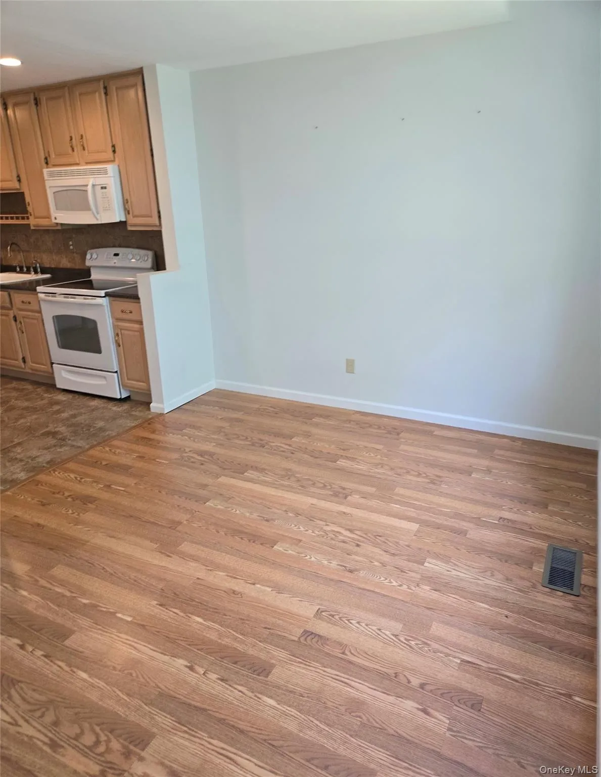 1506 Pondcrest Lane, Greenburgh, NY, 3 Bedrooms Bedrooms, 7 Rooms Rooms,2 BathroomsBathrooms,Residential,For Rent,Pondcrest,0,1039146 1506 Pondcrest Lane, Greenburgh, NY, 3 Bedrooms Bedrooms, 7 Rooms Rooms,2 BathroomsBathrooms,Residential,For Rent,Pondcrest,0,1039146