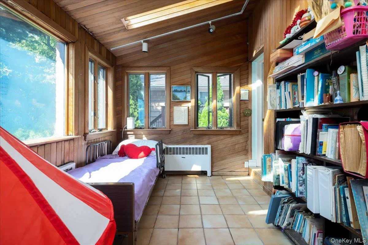 Den (Sun Room) Den (Sun Room)