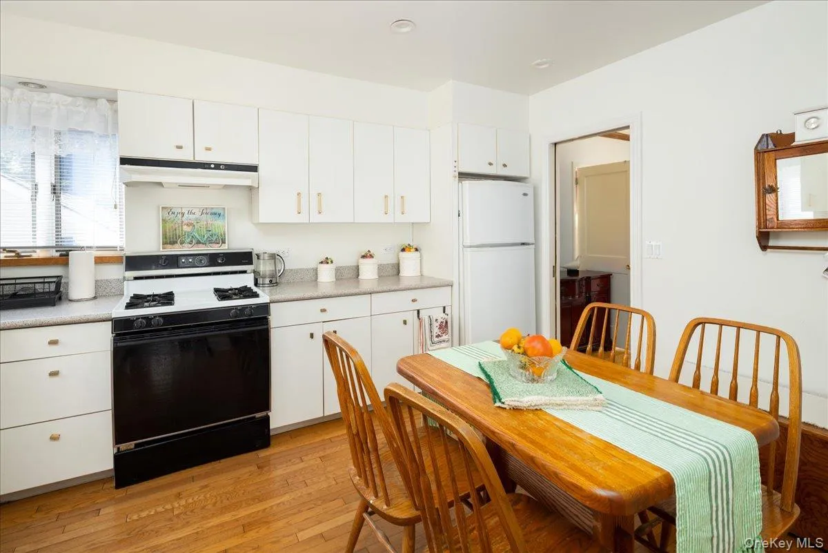 Eat in Kitchen Eat in Kitchen