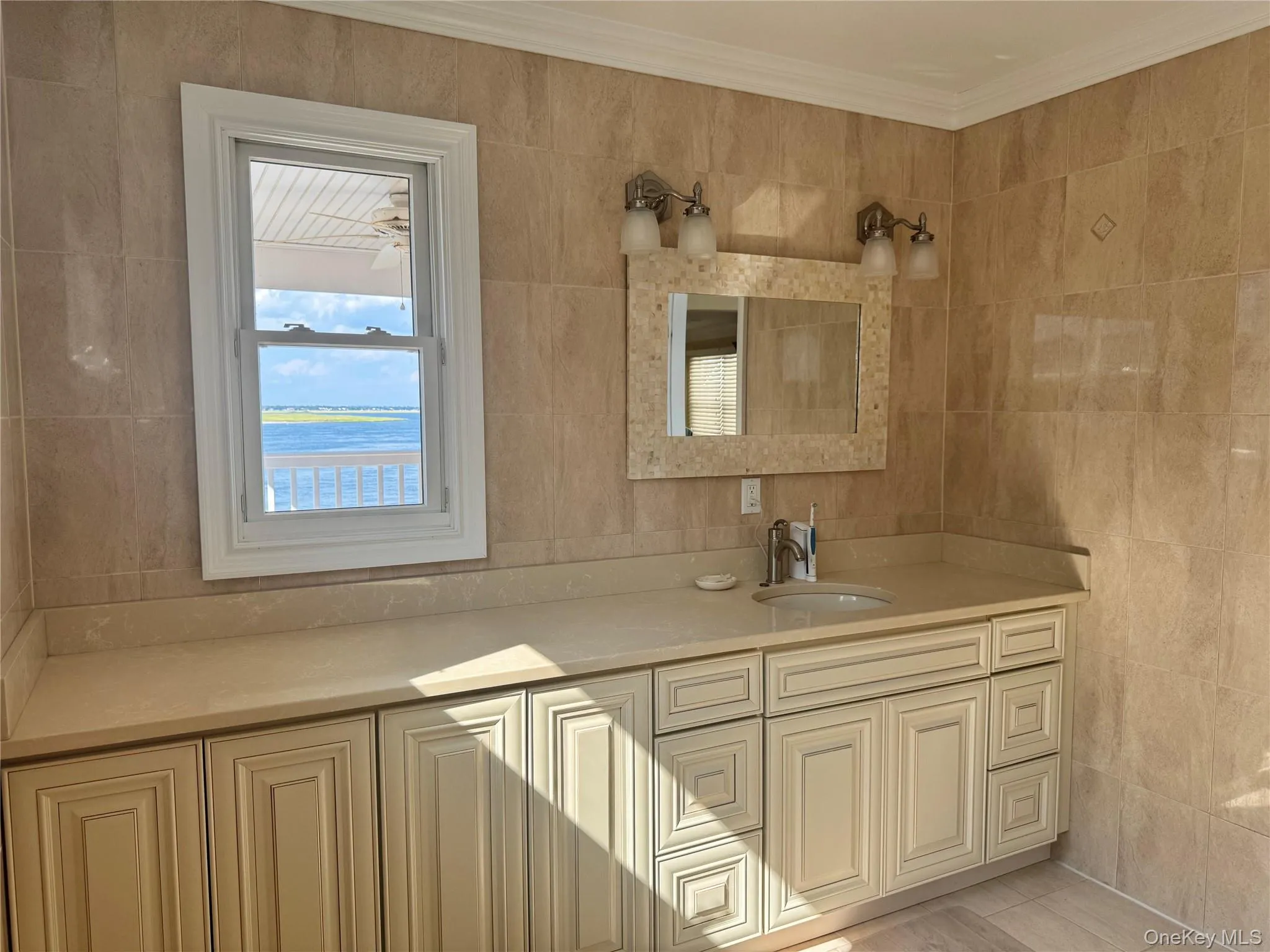 Primary Bath 13' x 9' approx Primary Bath 13' x 9' approx