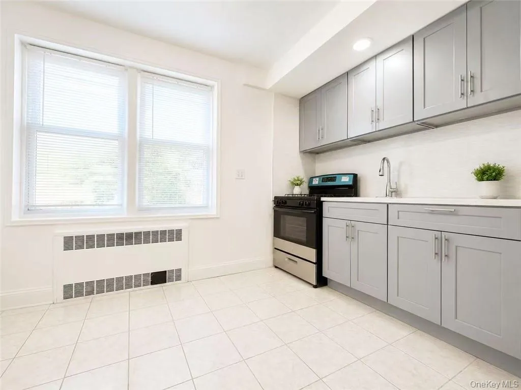 8511 34th Avenue, New York, NY, 1 Bedroom Bedrooms, 4 Rooms Rooms,1 BathroomBathrooms,Residential,For Rent,34th,0,1039154 8511 34th Avenue, New York, NY, 1 Bedroom Bedrooms, 4 Rooms Rooms,1 BathroomBathrooms,Residential,For Rent,34th,0,1039154