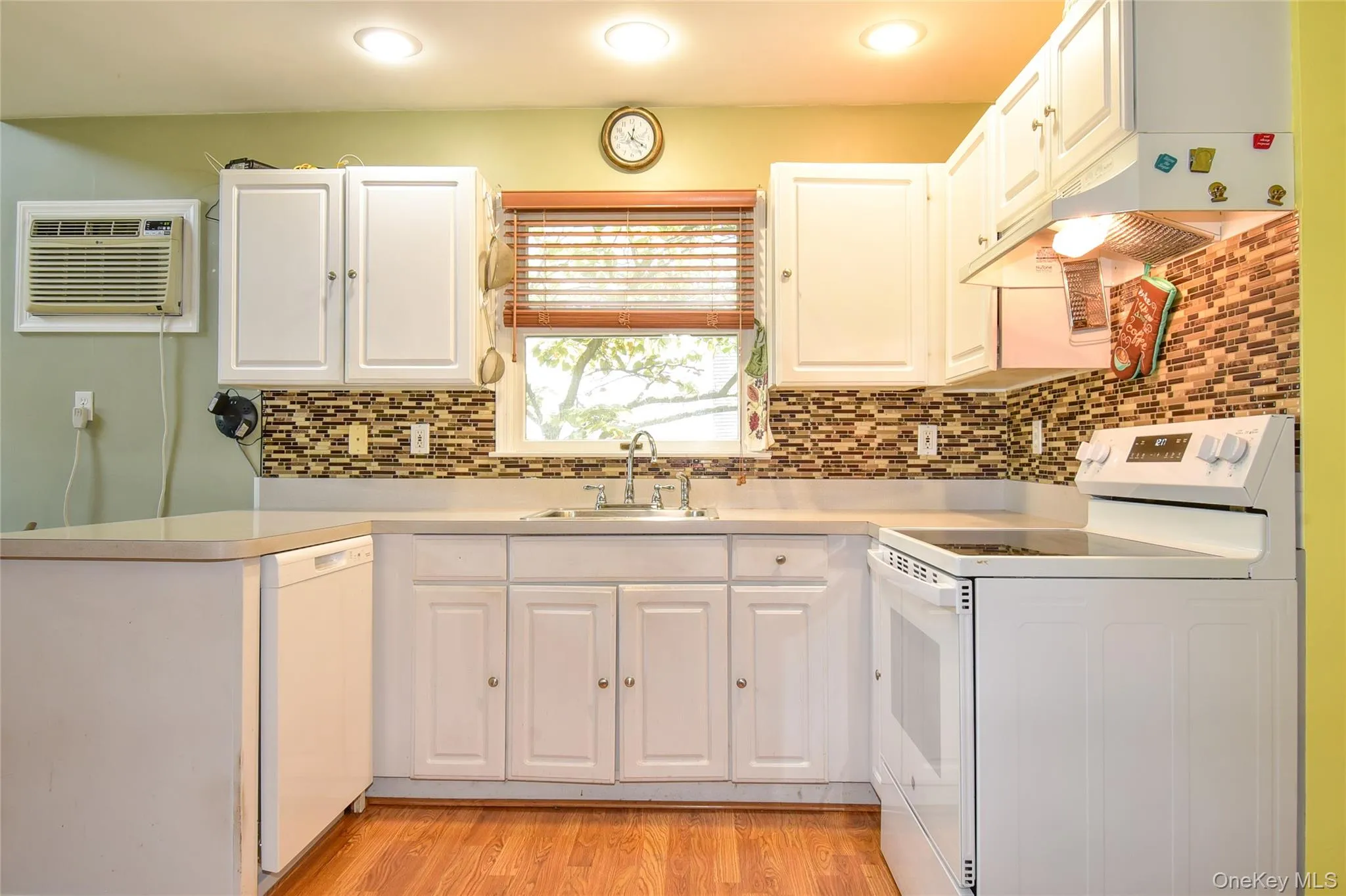 38 Montauk Road, Brookhaven, NY, 2 Bedrooms Bedrooms, 6 Rooms Rooms,2 BathroomsBathrooms,Residential,For Rent,Montauk,0,1039159 38 Montauk Road, Brookhaven, NY, 2 Bedrooms Bedrooms, 6 Rooms Rooms,2 BathroomsBathrooms,Residential,For Rent,Montauk,0,1039159