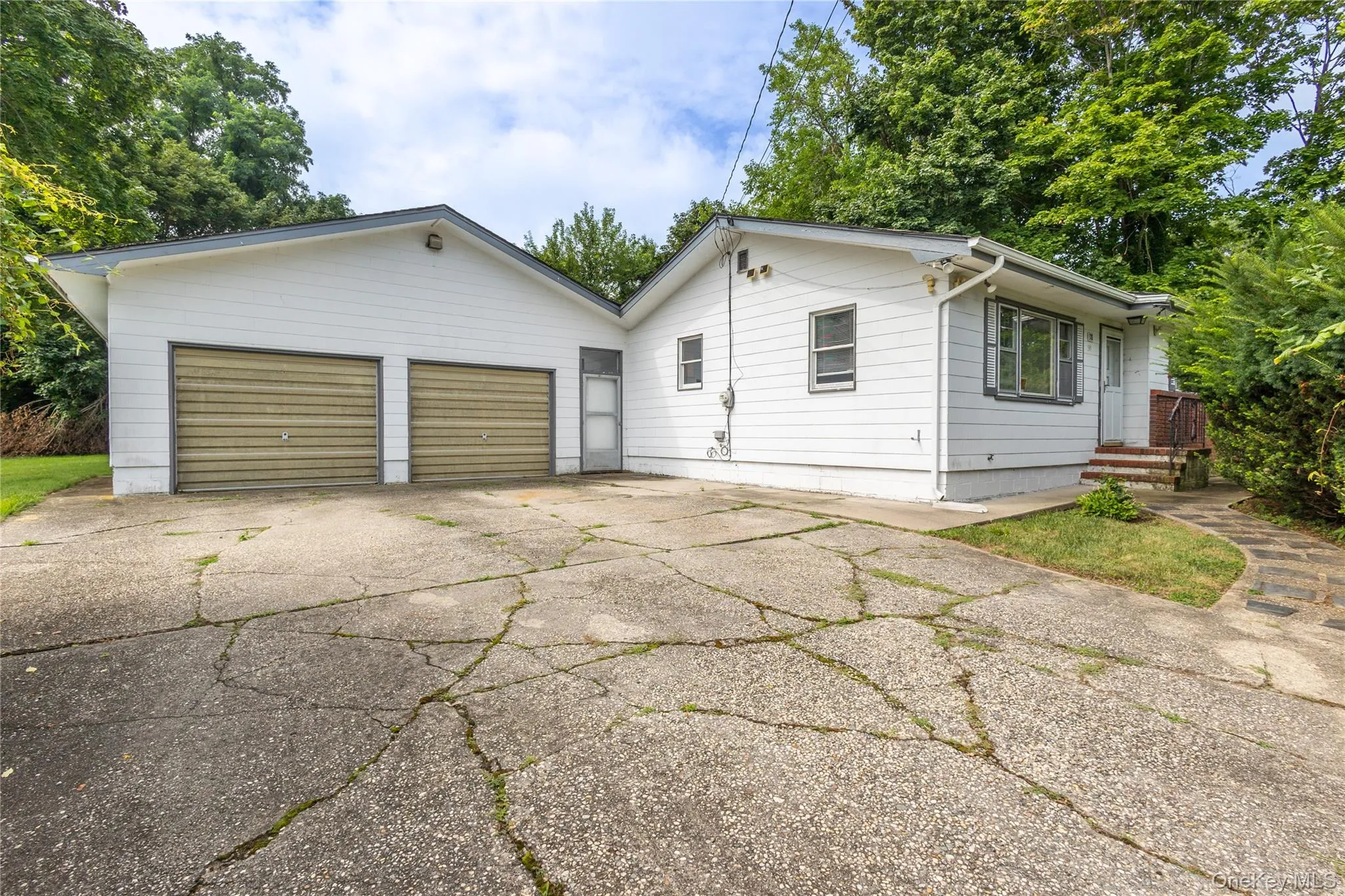 38 Sams Path, Brookhaven, NY, 2 Bedrooms Bedrooms, 4 Rooms Rooms,1 BathroomBathrooms,Residential,For Rent,Sams,0,1039169 38 Sams Path, Brookhaven, NY, 2 Bedrooms Bedrooms, 4 Rooms Rooms,1 BathroomBathrooms,Residential,For Rent,Sams,0,1039169