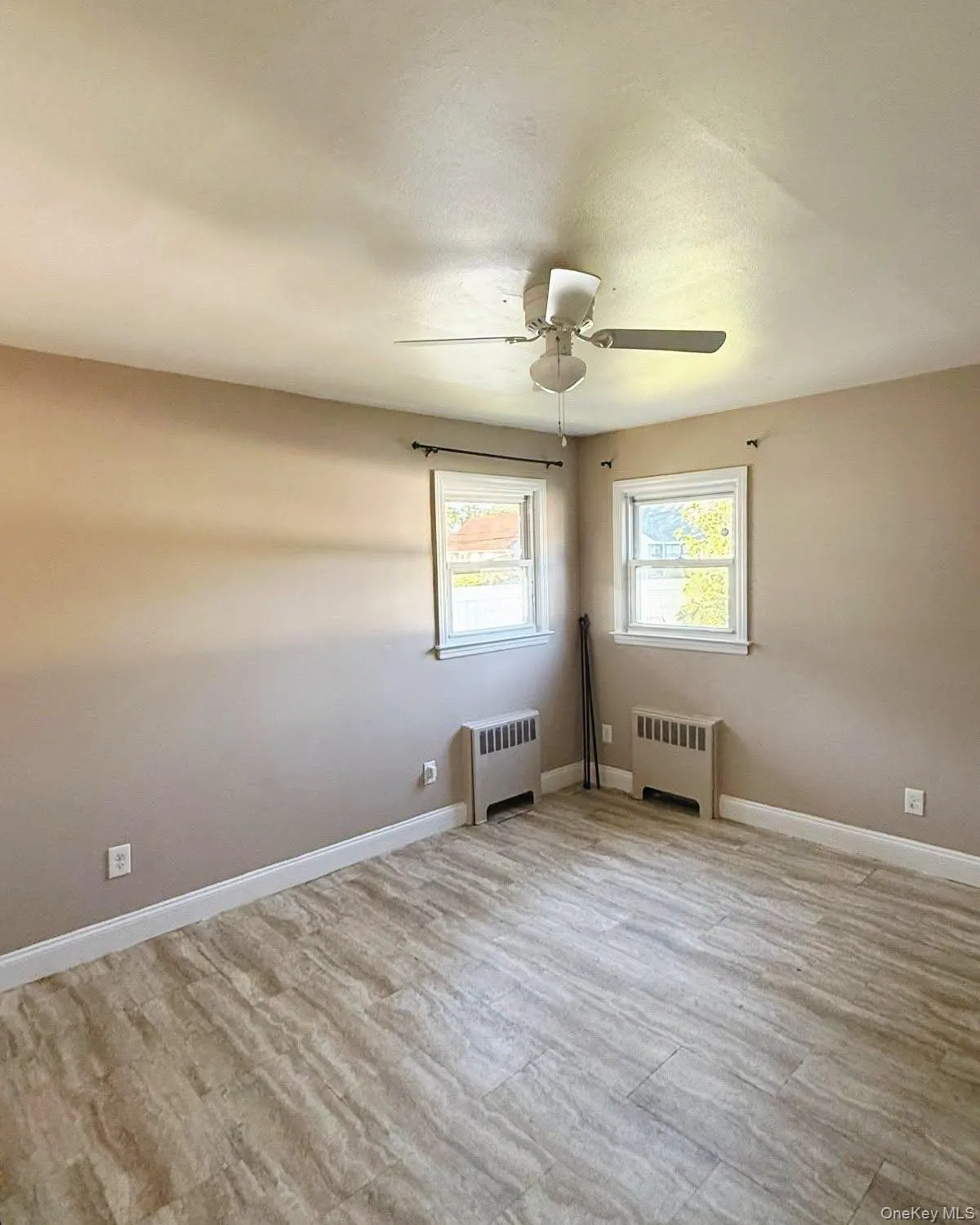 23 Magro Drive, Babylon, NY, 3 Bedrooms Bedrooms, 6 Rooms Rooms,1 BathroomBathrooms,Residential Lease,For Rent,Magro,0,1039170 23 Magro Drive, Babylon, NY, 3 Bedrooms Bedrooms, 6 Rooms Rooms,1 BathroomBathrooms,Residential Lease,For Rent,Magro,0,1039170